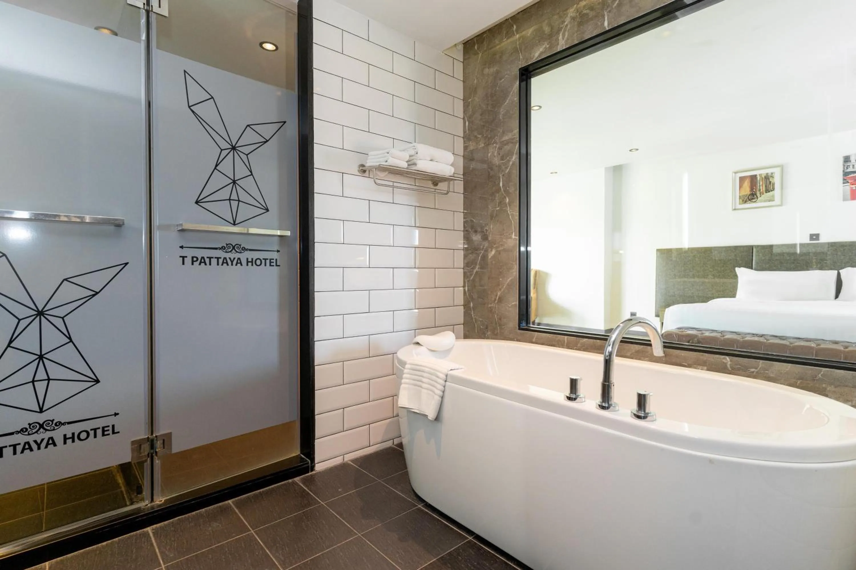 Bathroom, Bed in SureStay Plus by Best Western T Pattaya