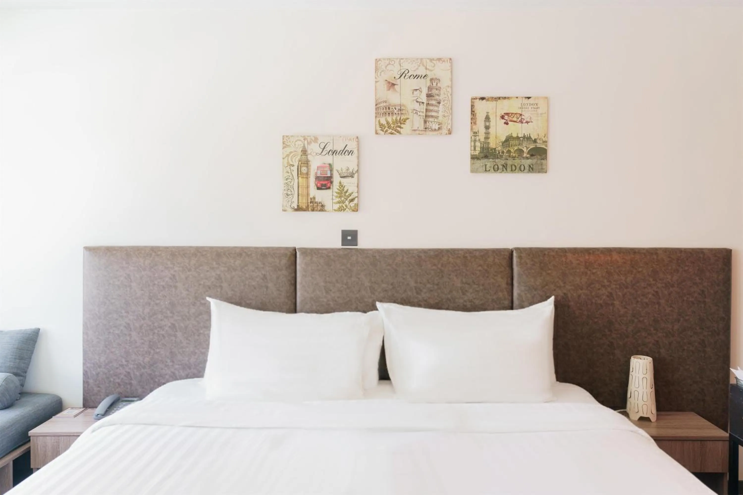 Bedroom, Bed in SureStay Plus by Best Western T Pattaya