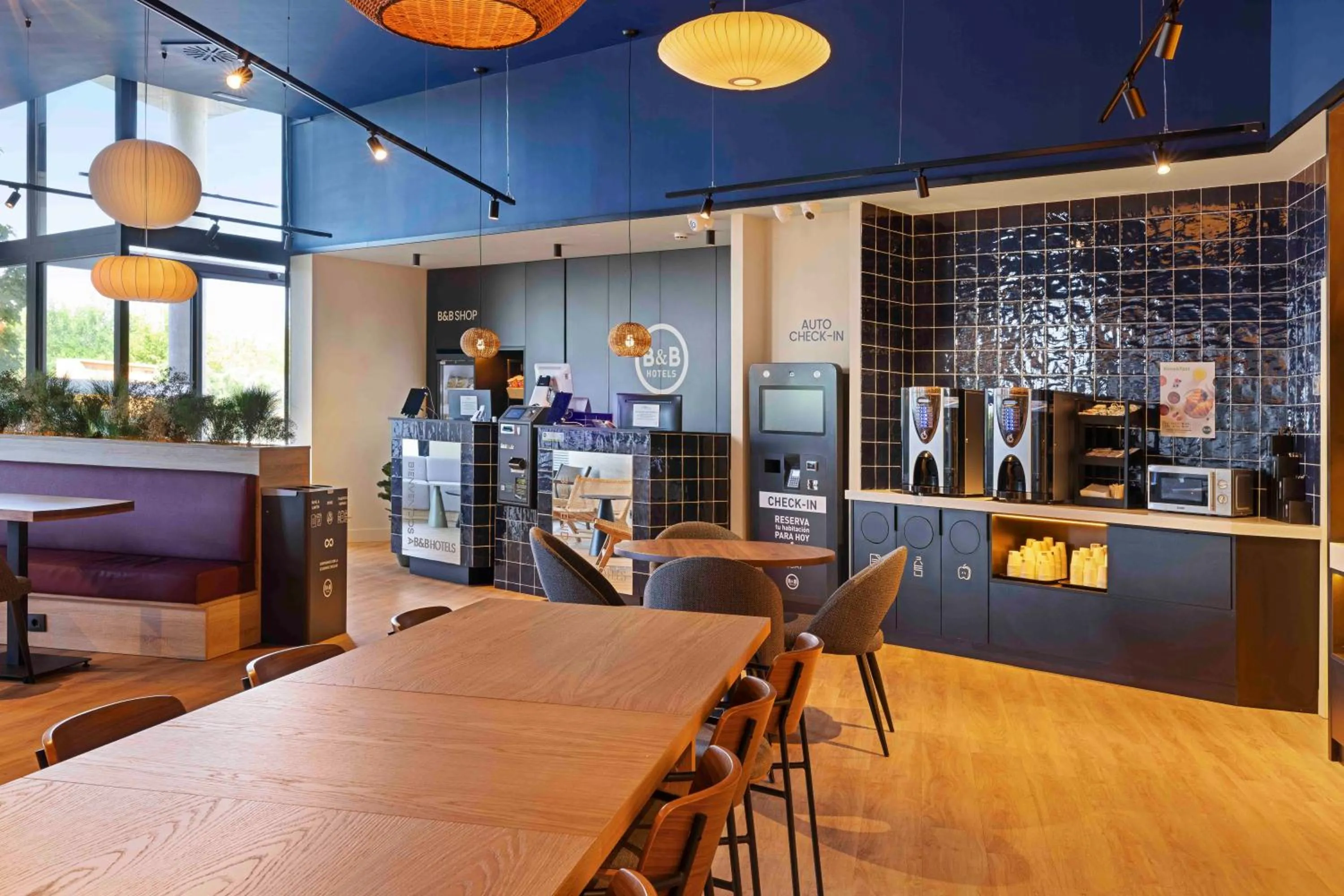 Lobby or reception in B&B HOTEL Albacete