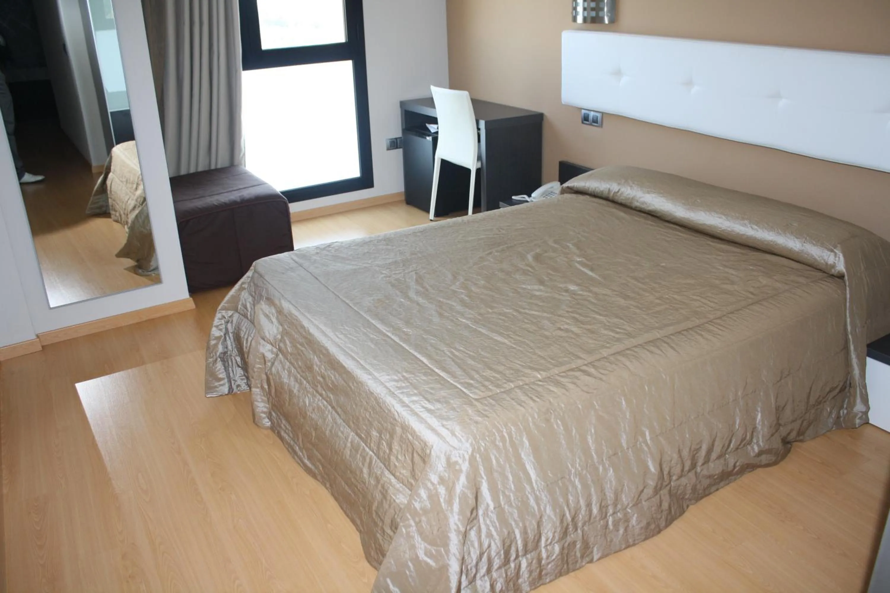 Bedroom, Bed in Hotel Ciutat d'Amposta