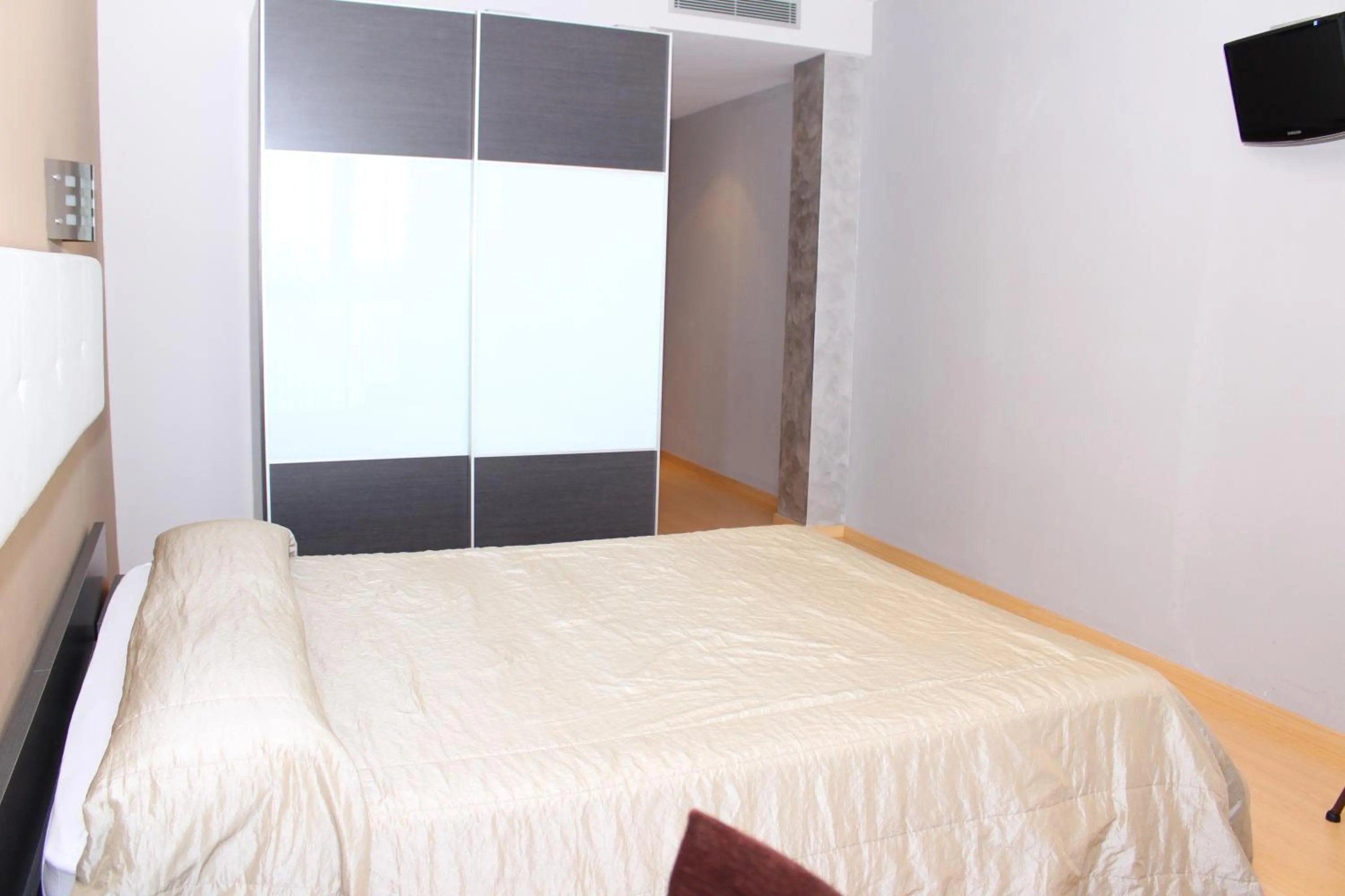 Bed in Hotel Ciutat d'Amposta