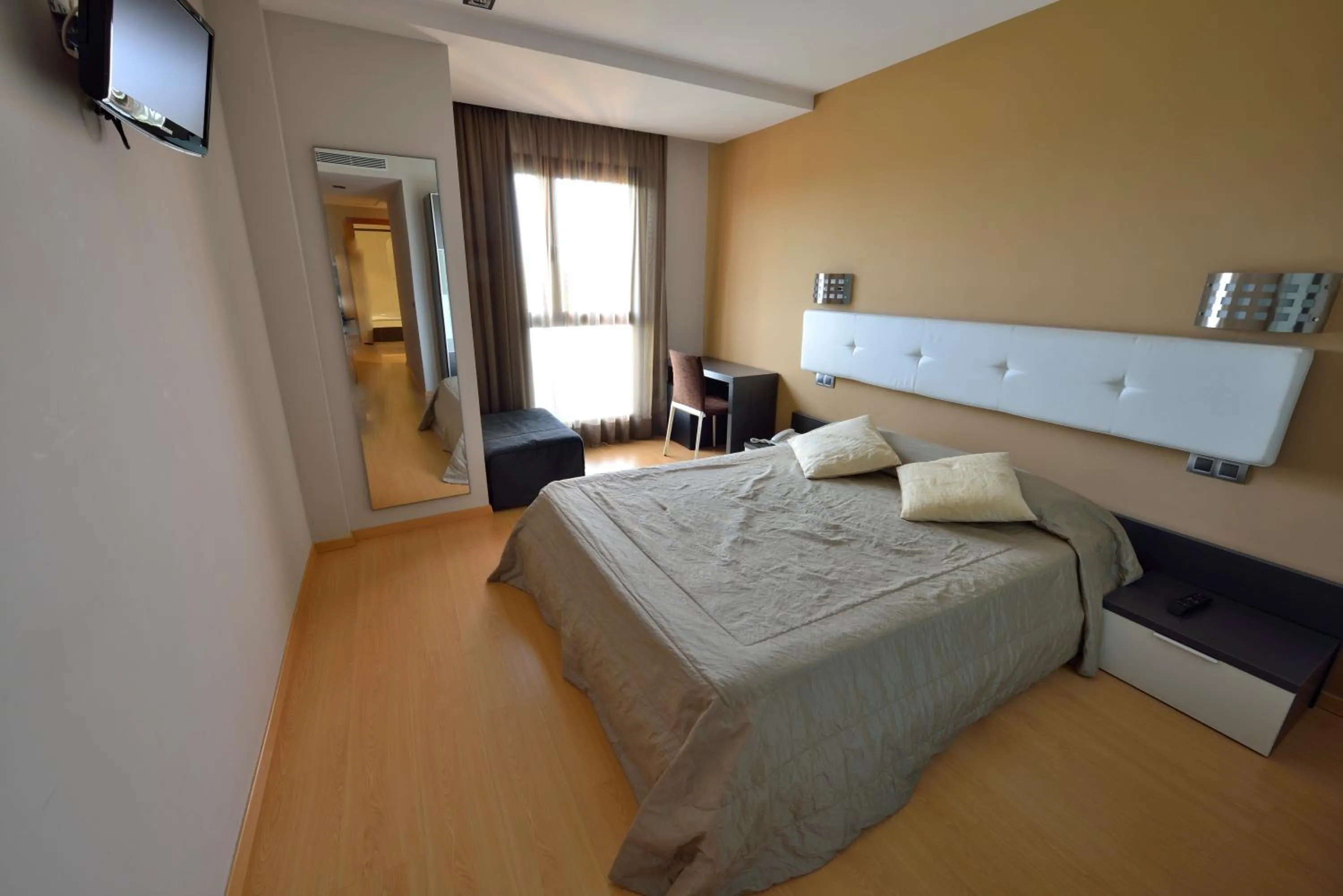 Bed in Hotel Ciutat d'Amposta