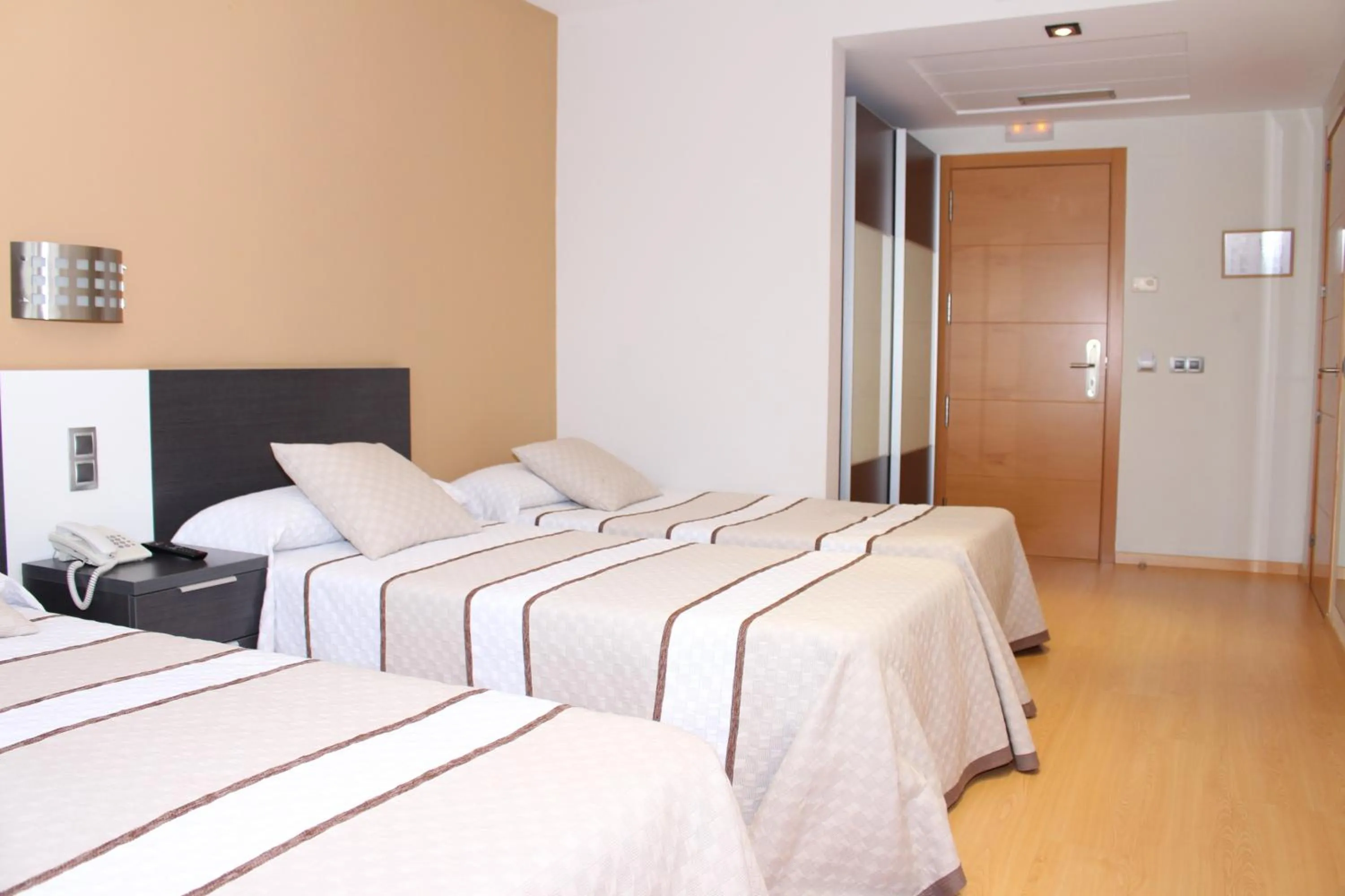 Photo of the whole room, Bed in Hotel Ciutat d'Amposta
