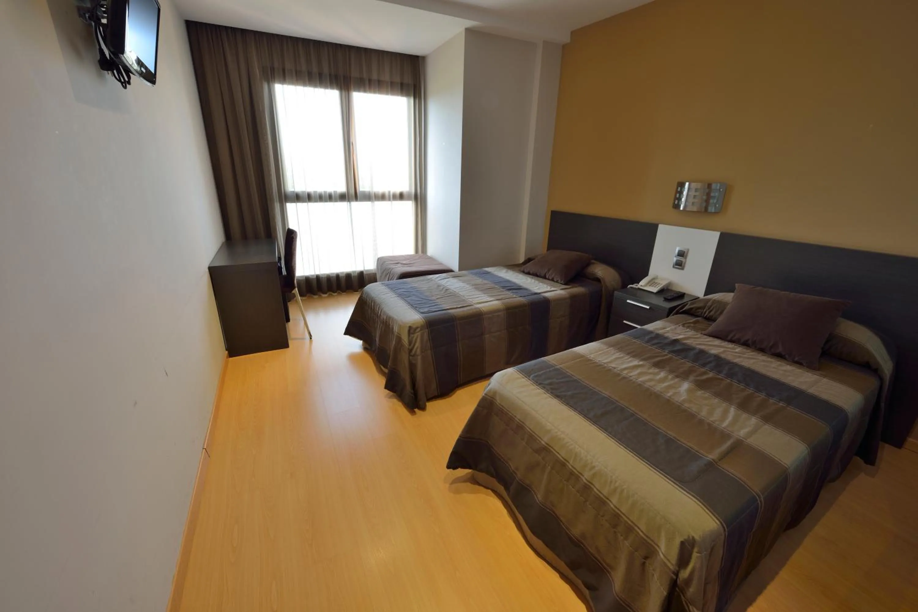 Day, Bed in Hotel Ciutat d'Amposta