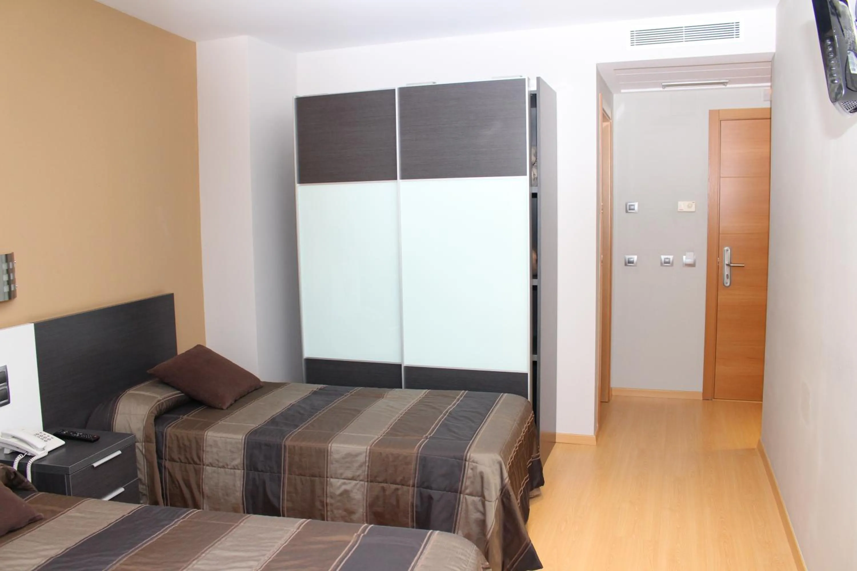 Photo of the whole room, Bed in Hotel Ciutat d'Amposta
