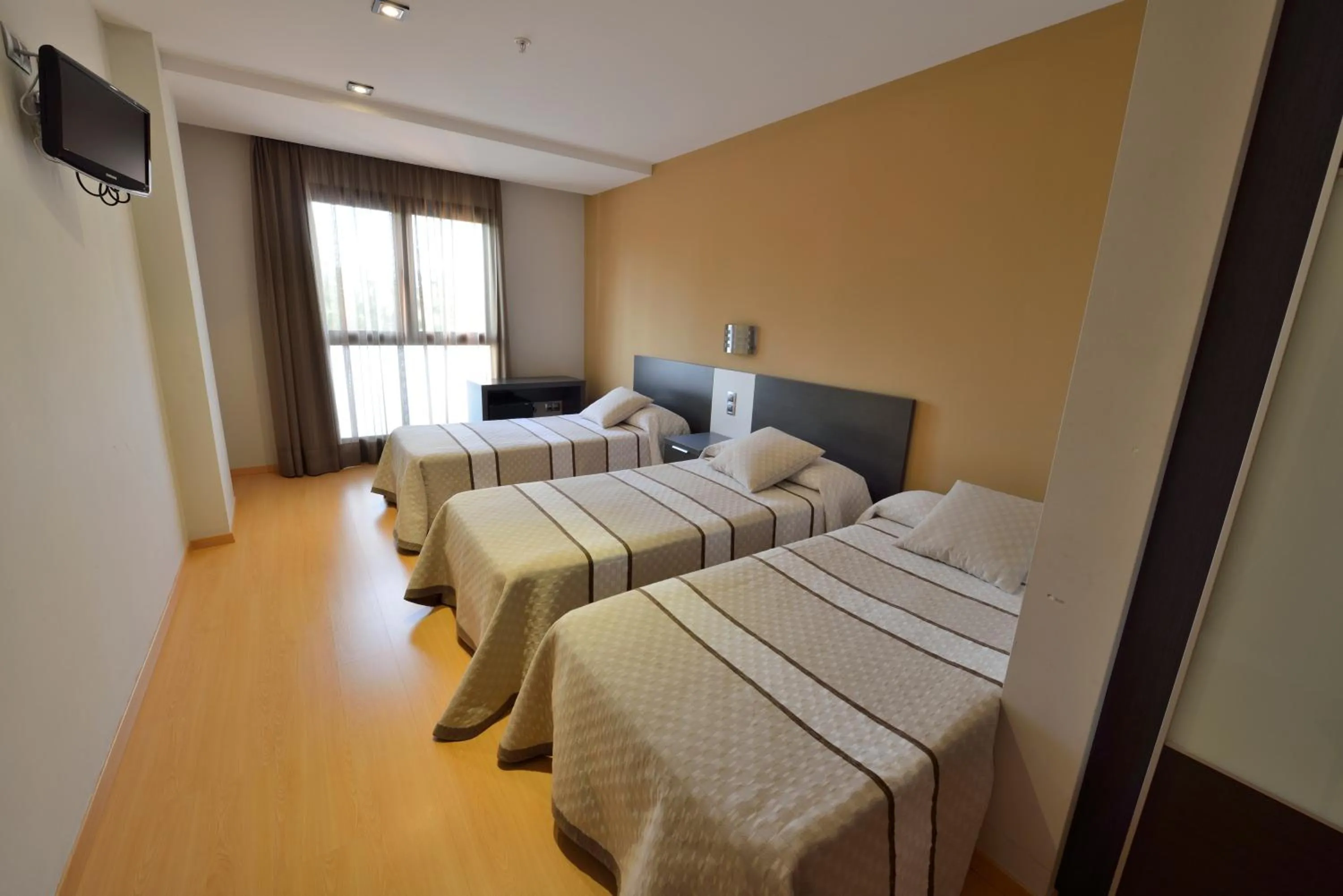 Bedroom, Bed in Hotel Ciutat d'Amposta