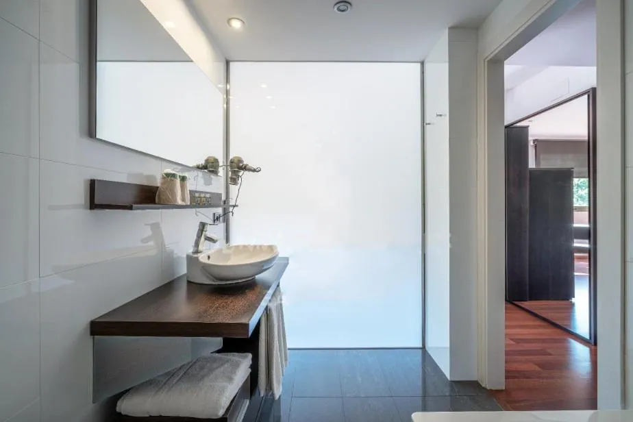 Bathroom in Hotel Spa La Central - Adults Only