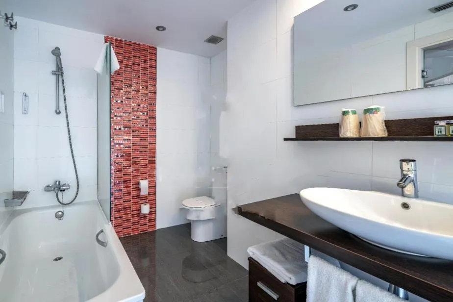 Bathroom in Hotel Spa La Central - Adults Only
