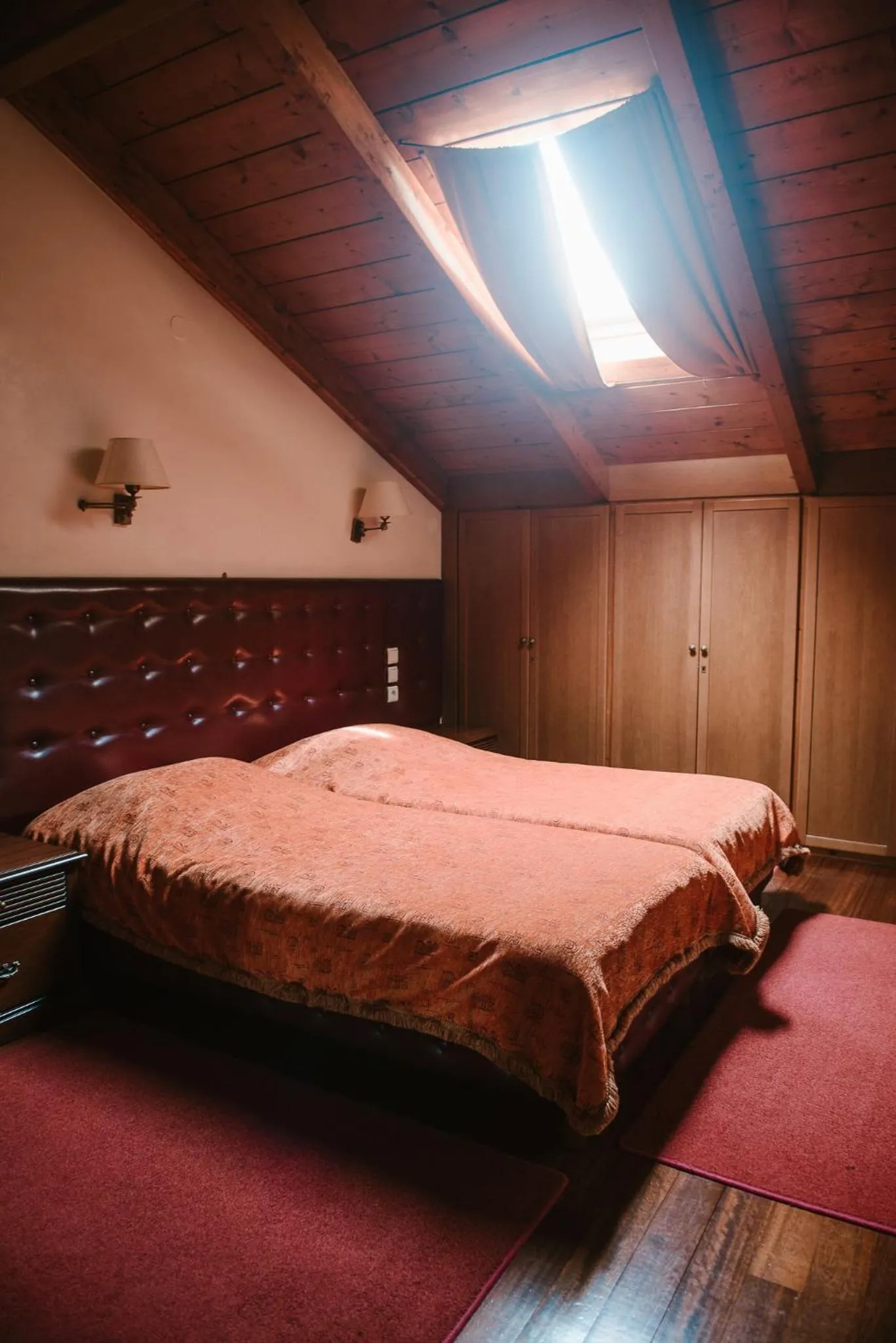 Photo of the whole room, Bed in Kentrikon