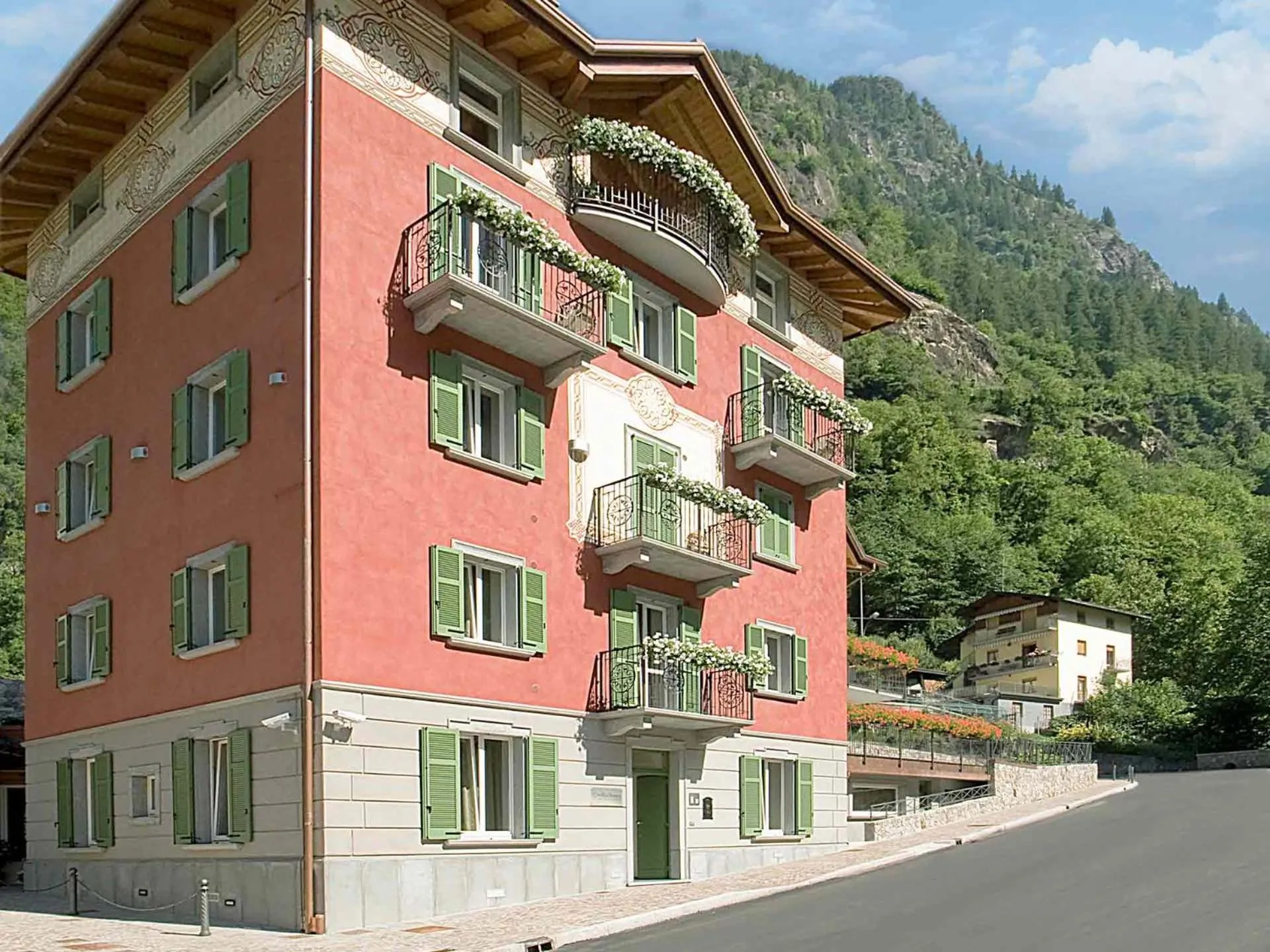 Property building in AR Mountains Lodge Villachiara