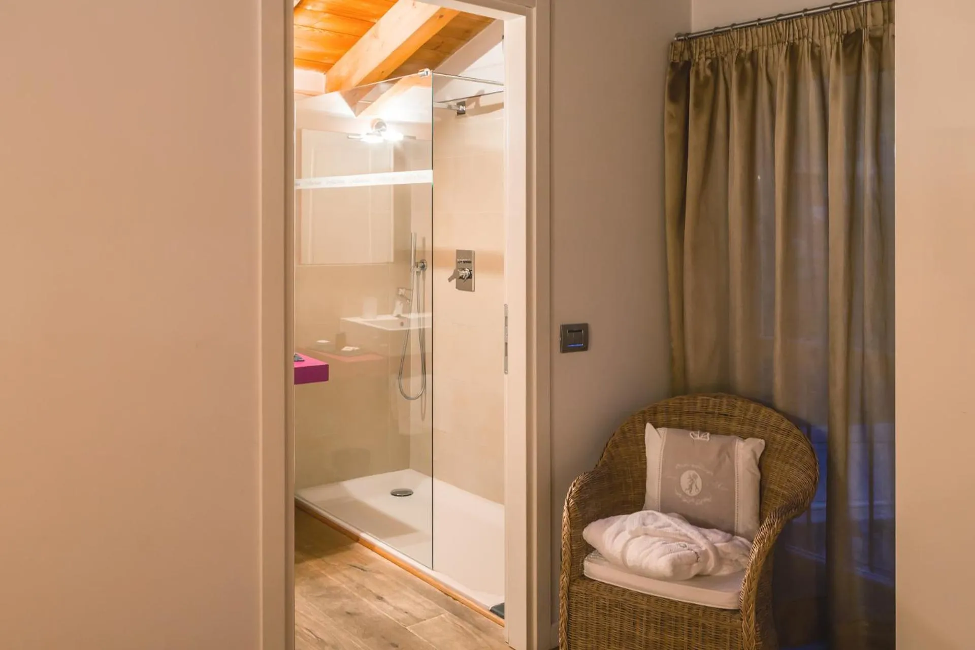 Shower in AR Mountains Lodge Villachiara