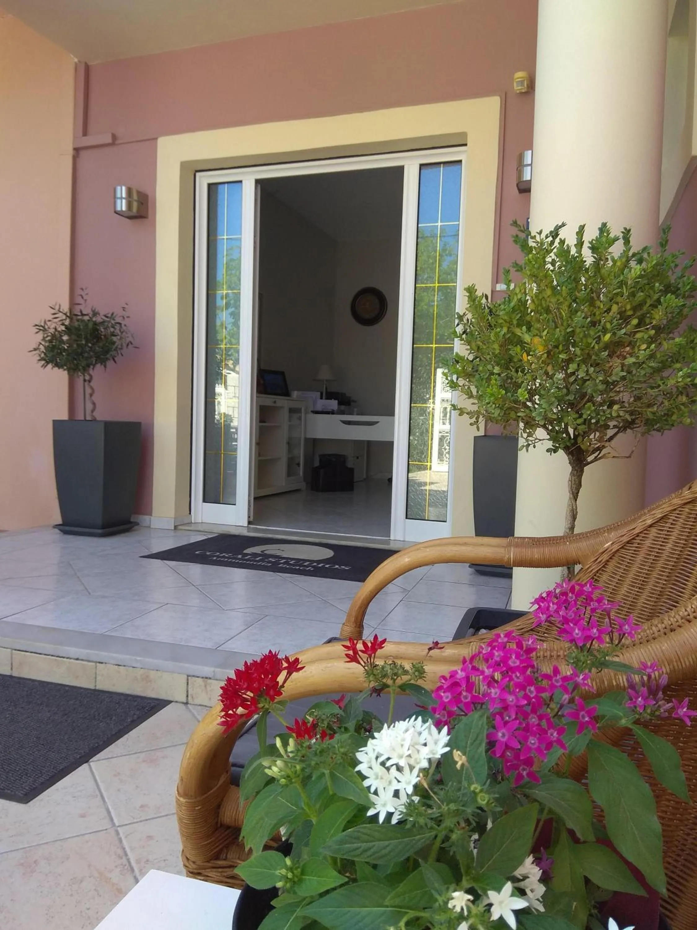 Facade/entrance in Corali Studios