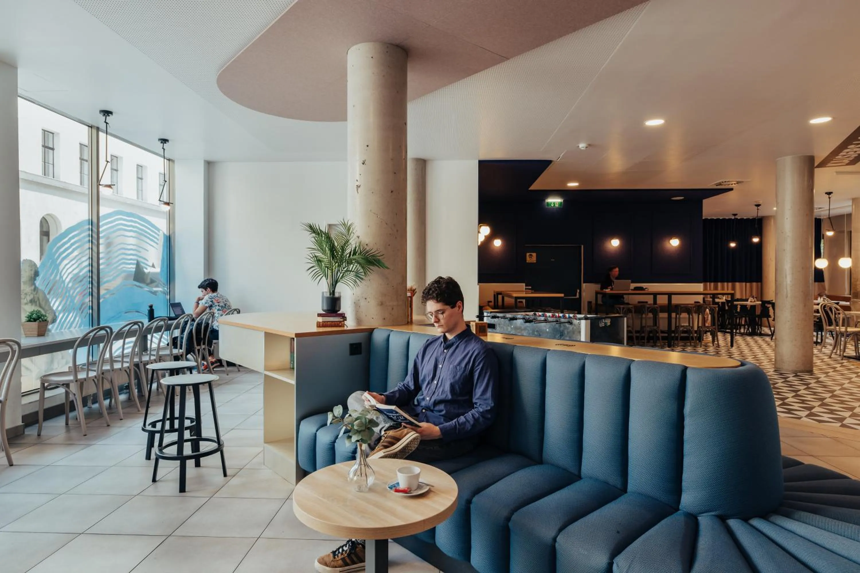 Lounge or bar in MEININGER Hotel Wien Downtown Franz