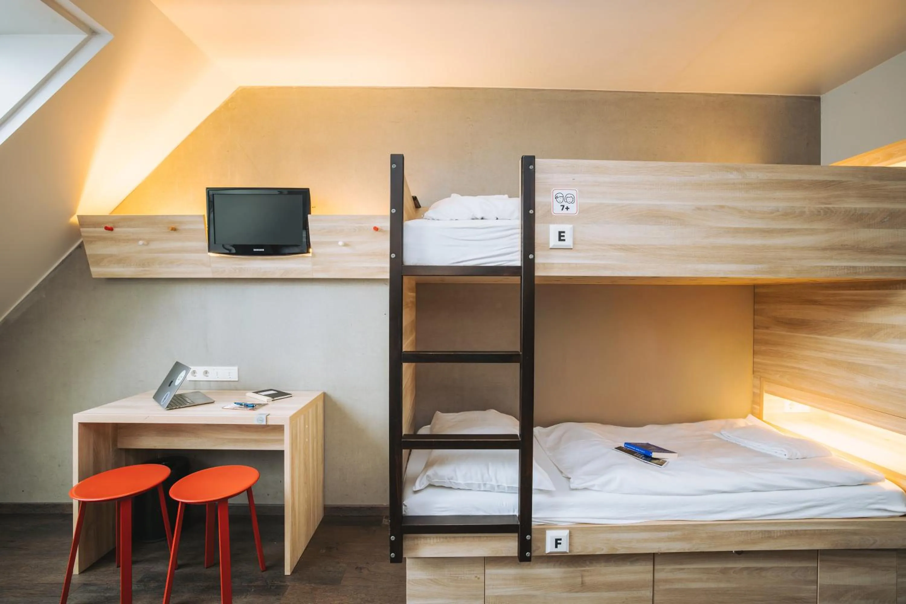 bunk bed, Bed in MEININGER Hotel Wien Downtown Franz