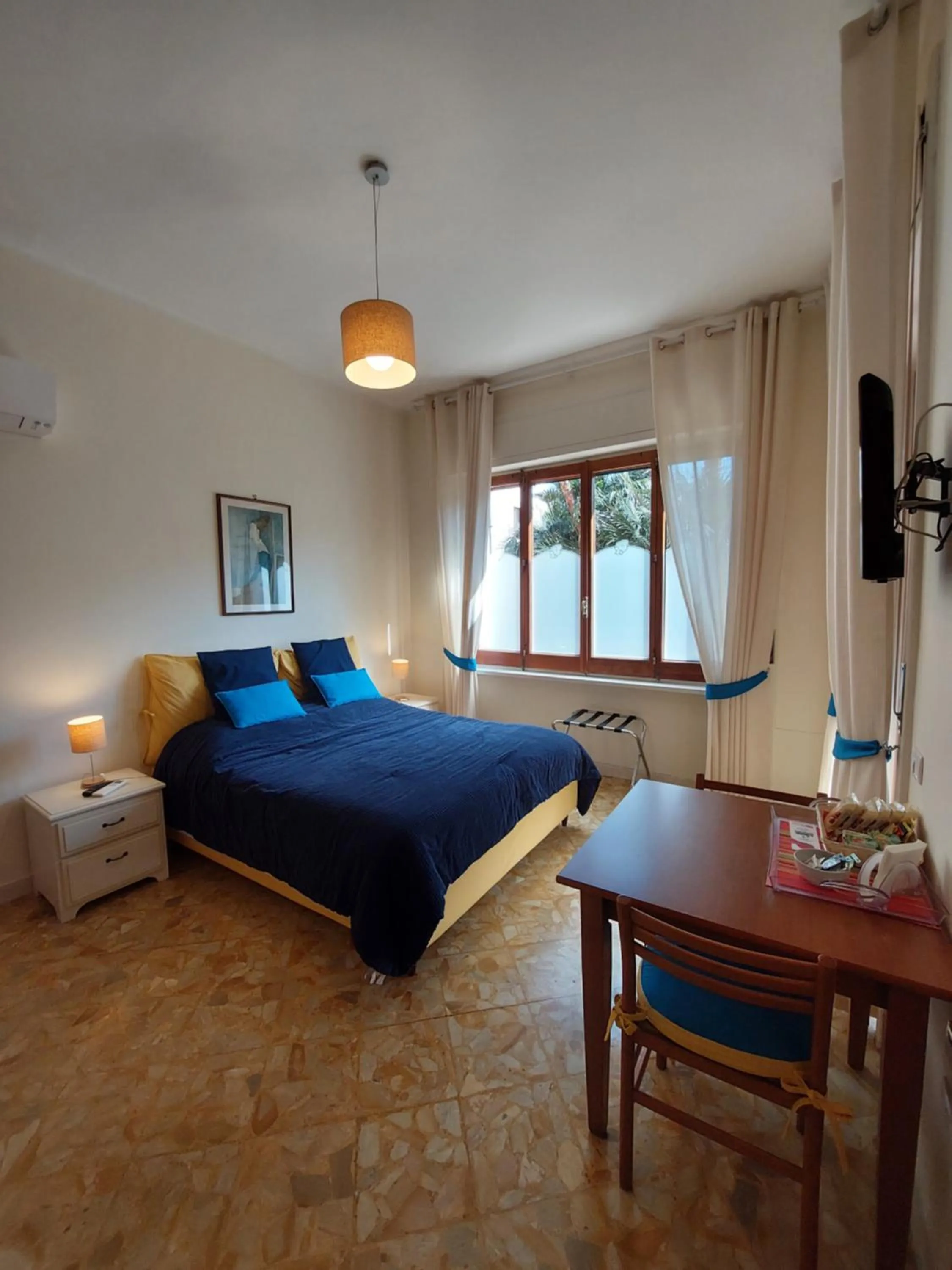 Photo of the whole room, Bed in Villa Rosa Sorrento