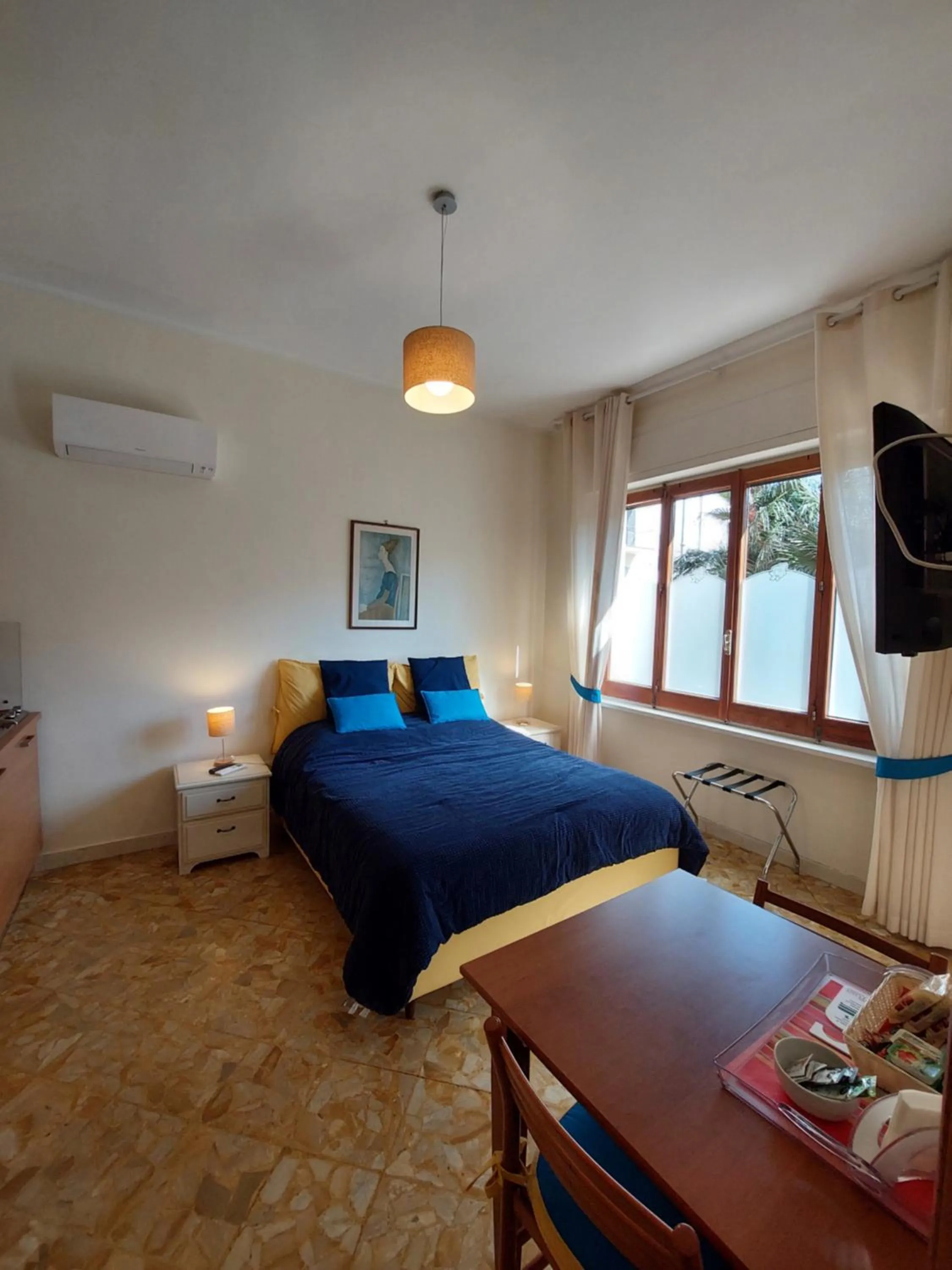 Photo of the whole room, Bed in Villa Rosa Sorrento