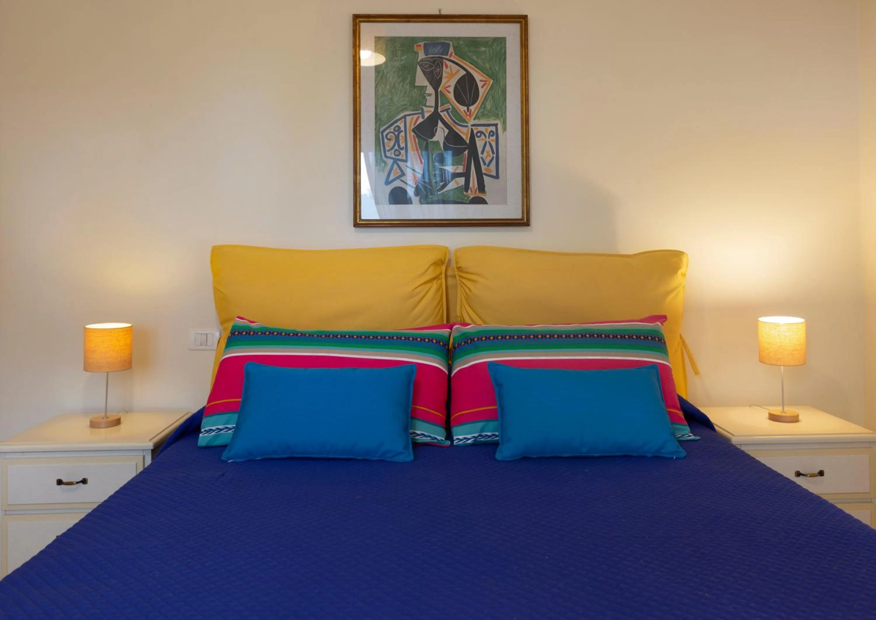 Decorative detail, Bed in Villa Rosa Sorrento