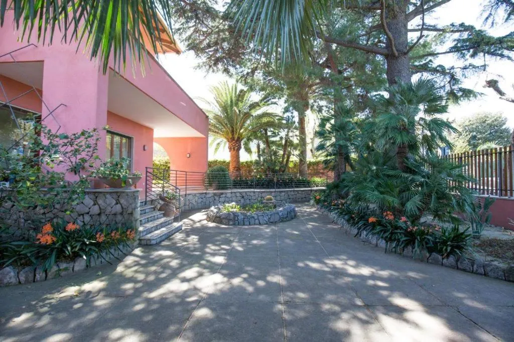 Inner courtyard view in Villa Rosa Sorrento