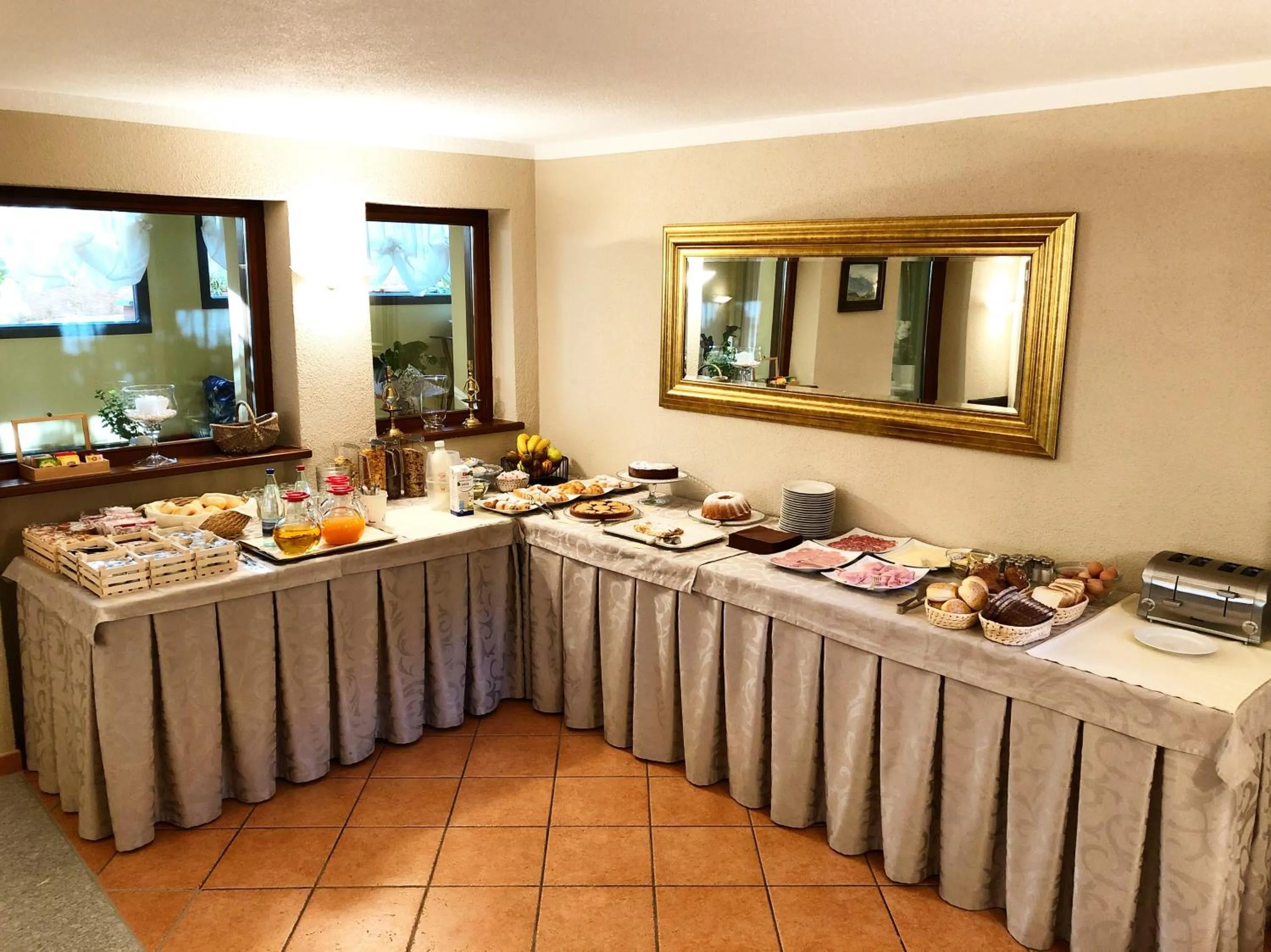 Restaurant/places to eat in Hotel Adler