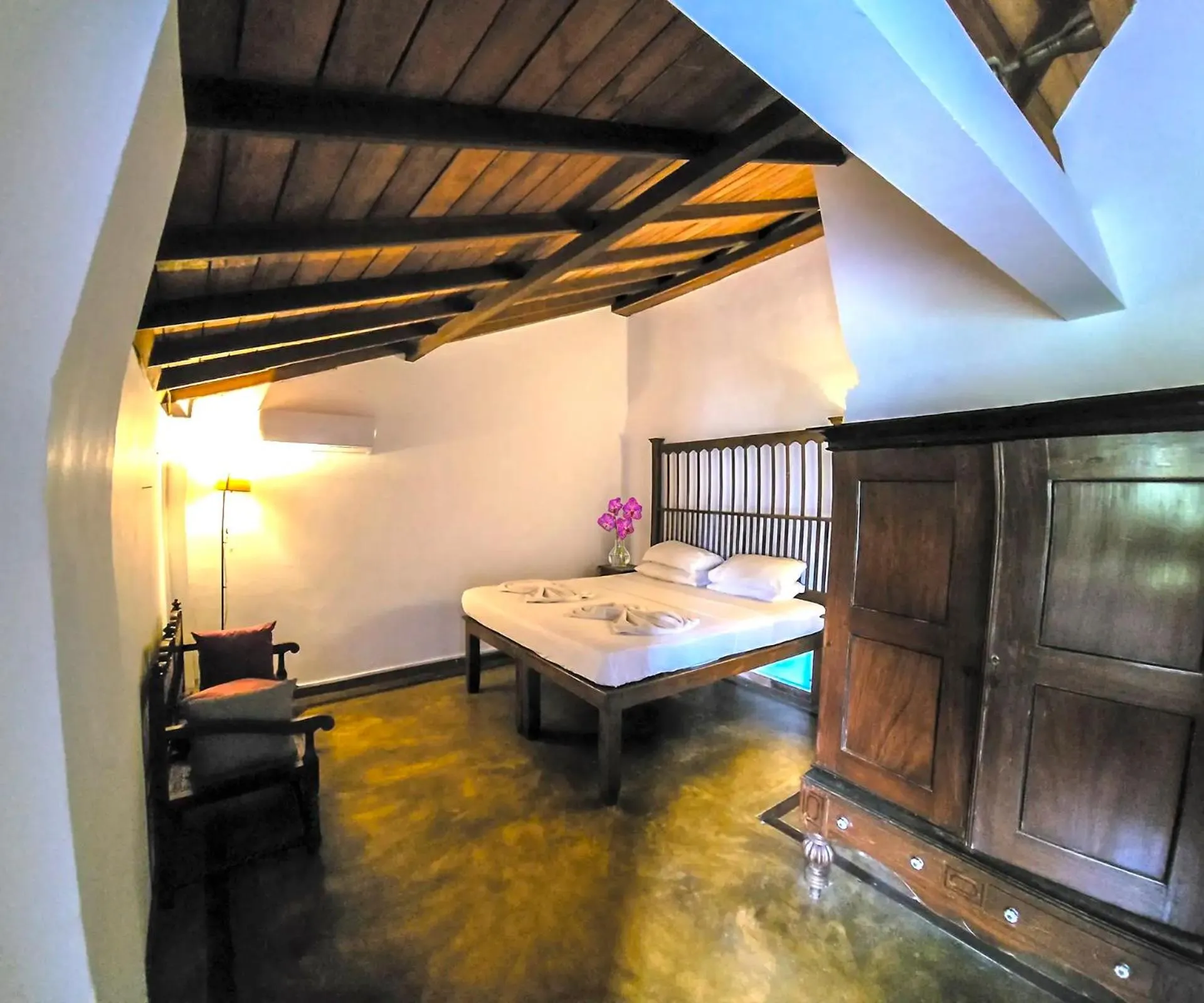 Deluxe Double Room with Shower in Villa Kusum