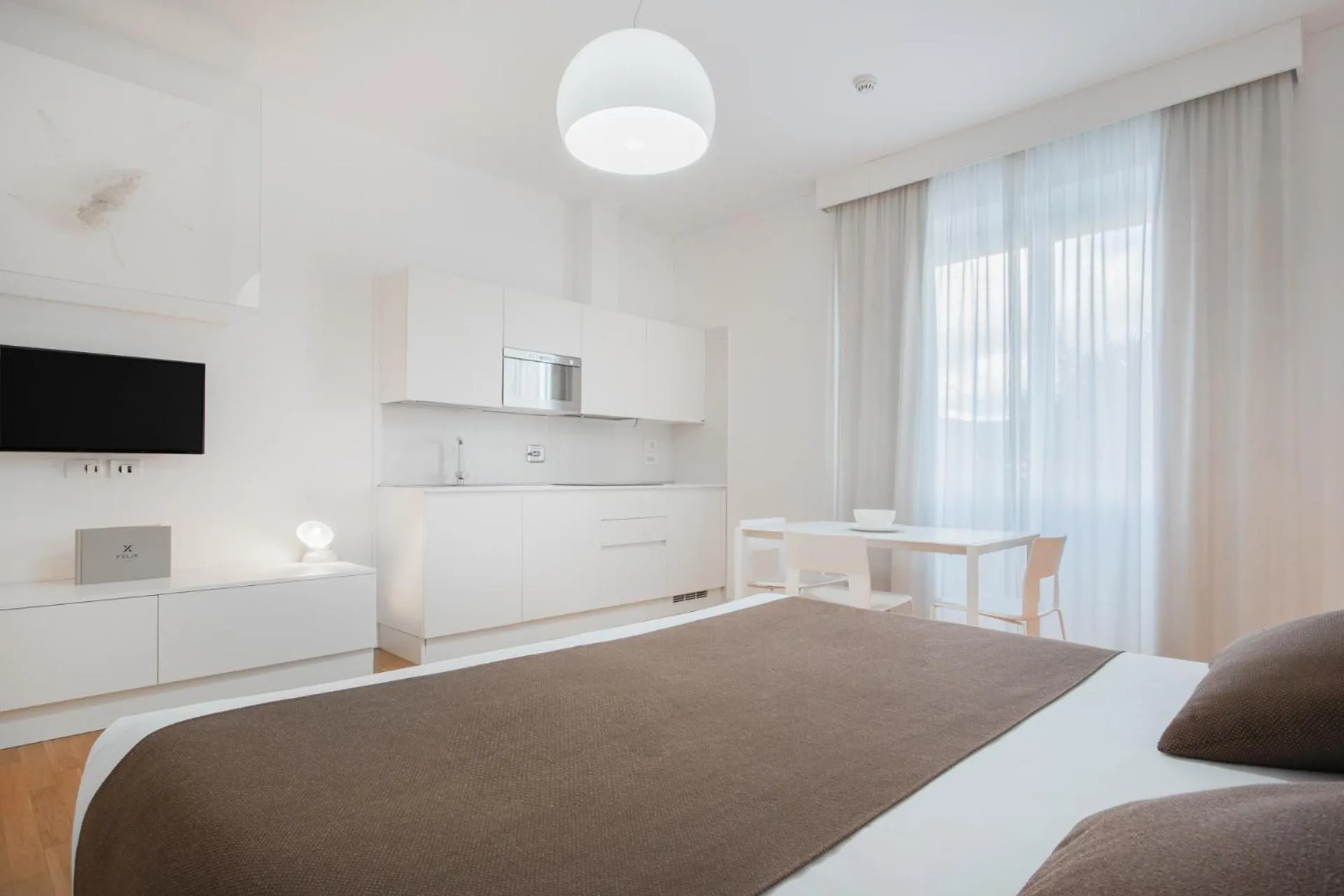 Kitchen or kitchenette, Bed in Felix Hotels - Residence Hotel Grandi Magazzini