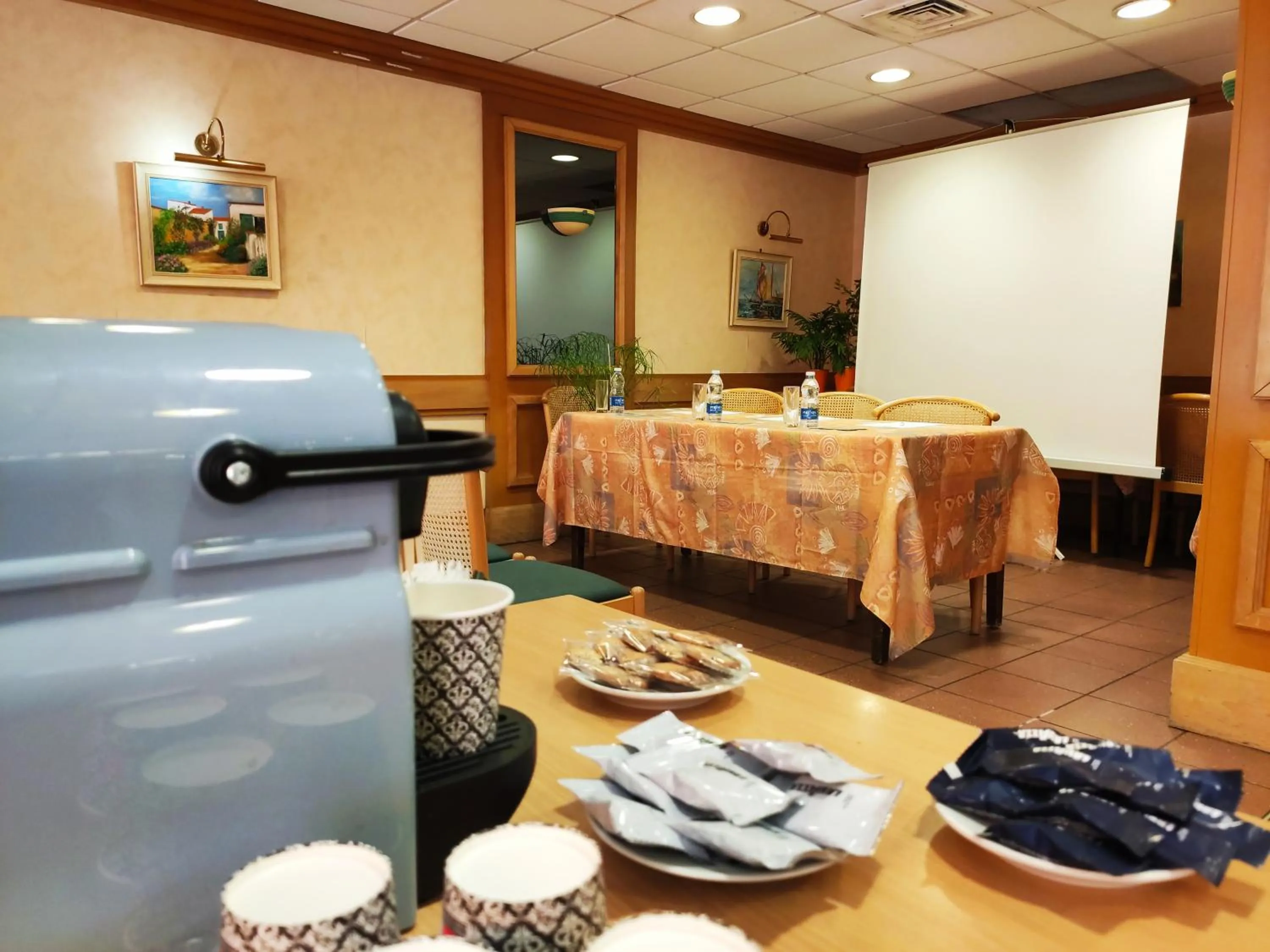 Food and drinks, Bed in Hôtel Hélianthe