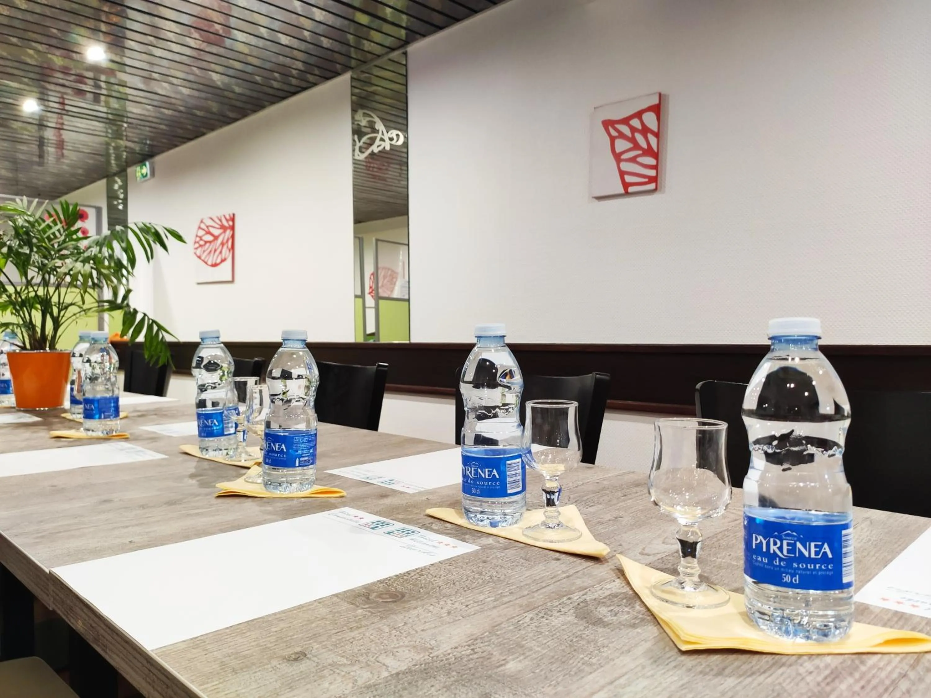 Meeting/conference room in Hôtel Hélianthe