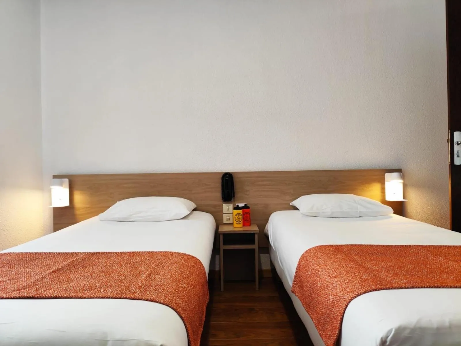 Photo of the whole room, Bed in Hôtel Hélianthe