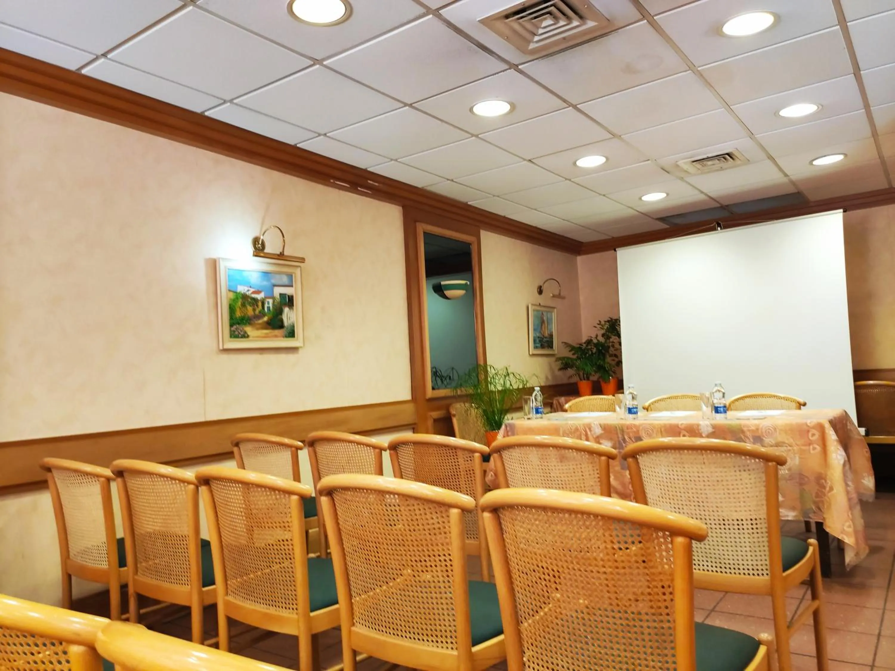 Food and drinks in Hôtel Hélianthe