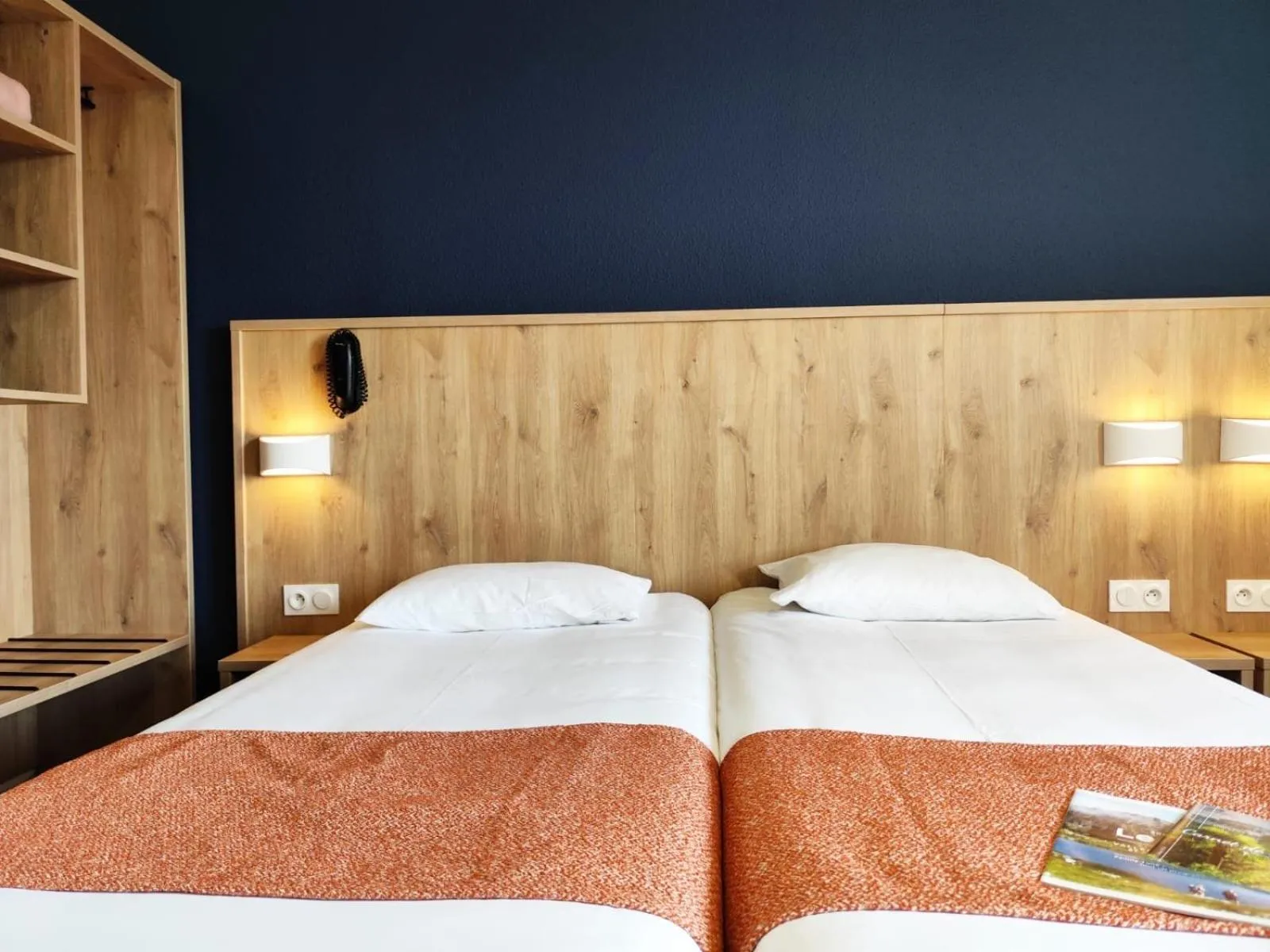 Photo of the whole room, Bed in Hôtel Hélianthe