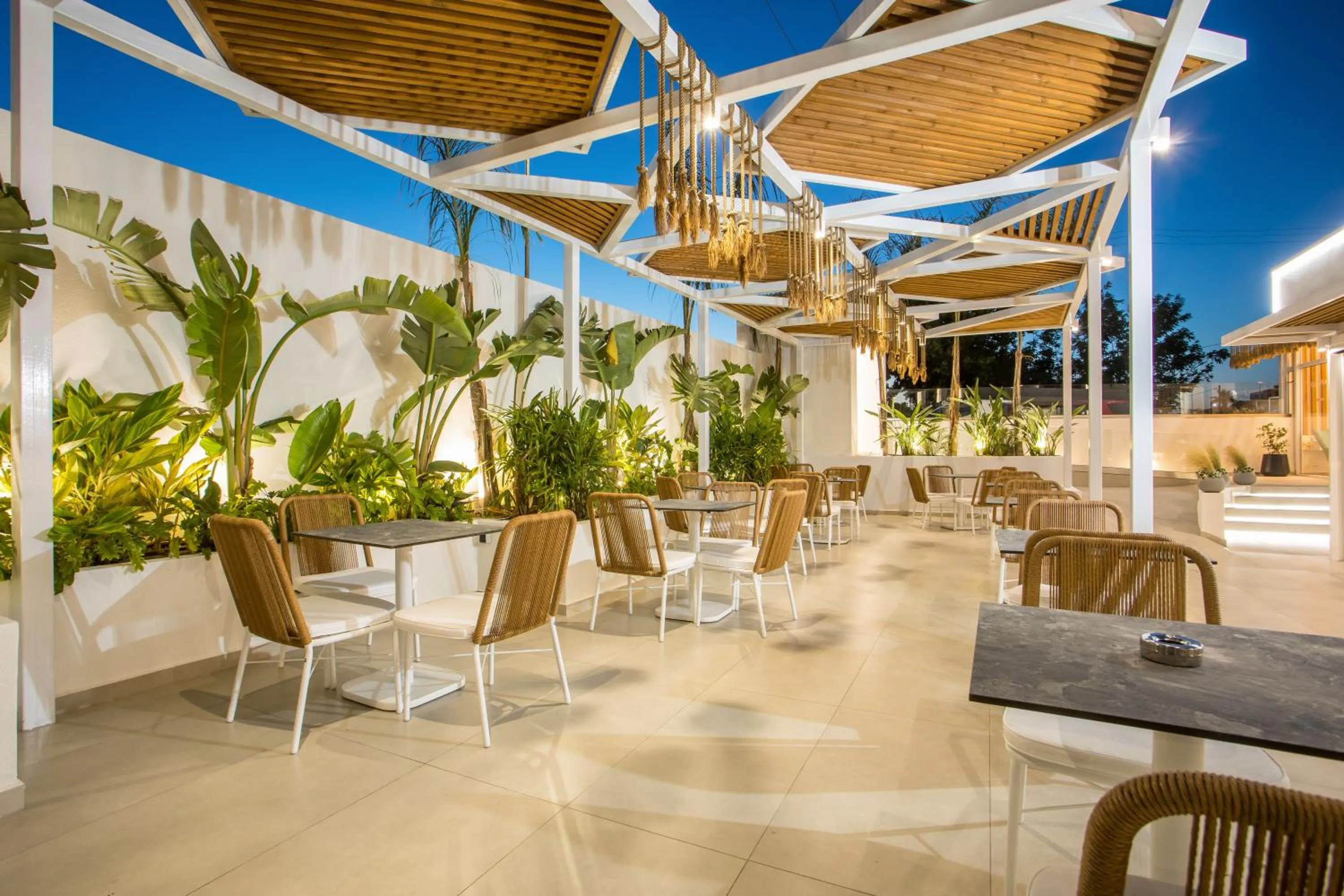 Restaurant/places to eat in CasaStavris - Aparts & Pool Suites