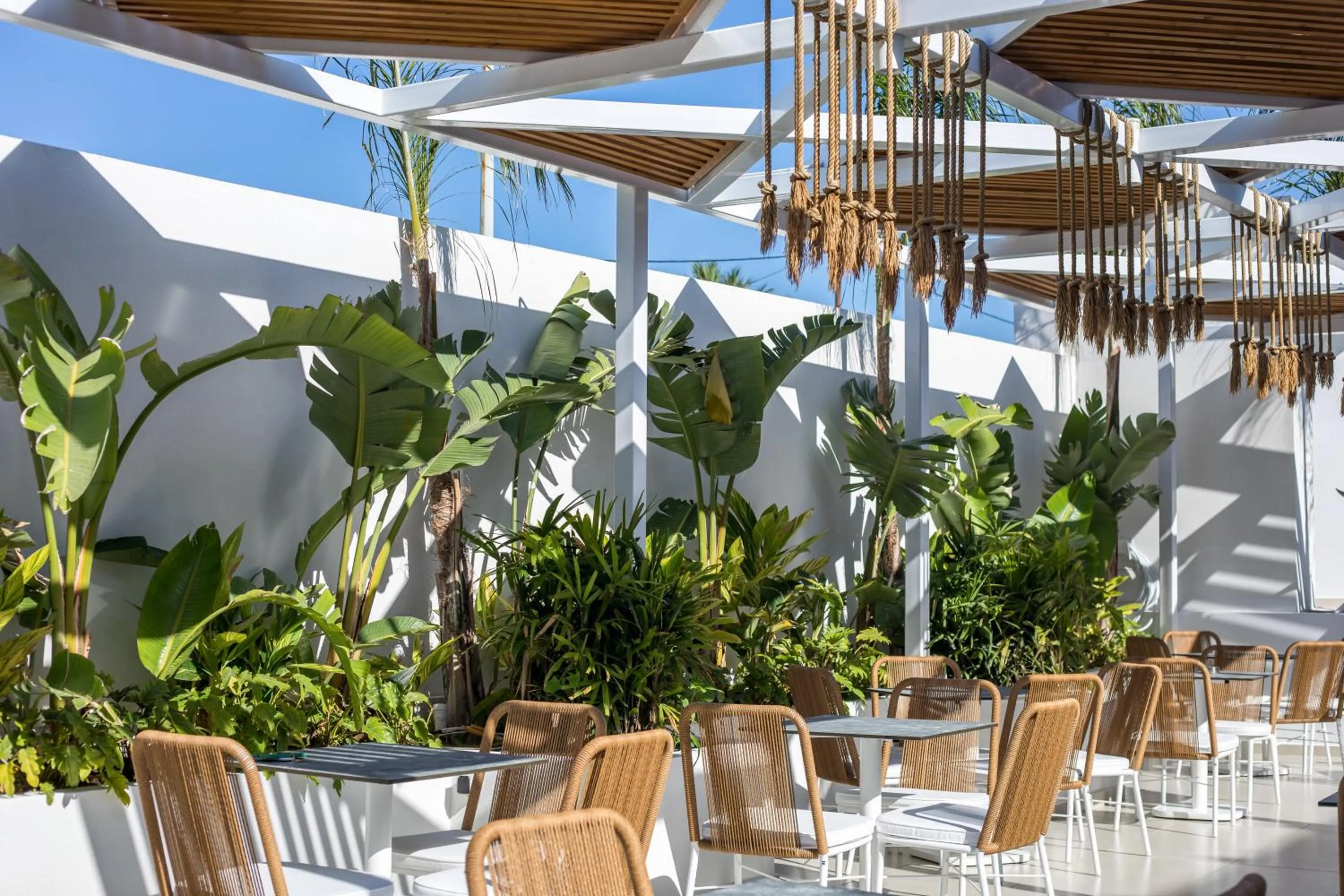 Restaurant/places to eat in CasaStavris - Aparts & Pool Suites