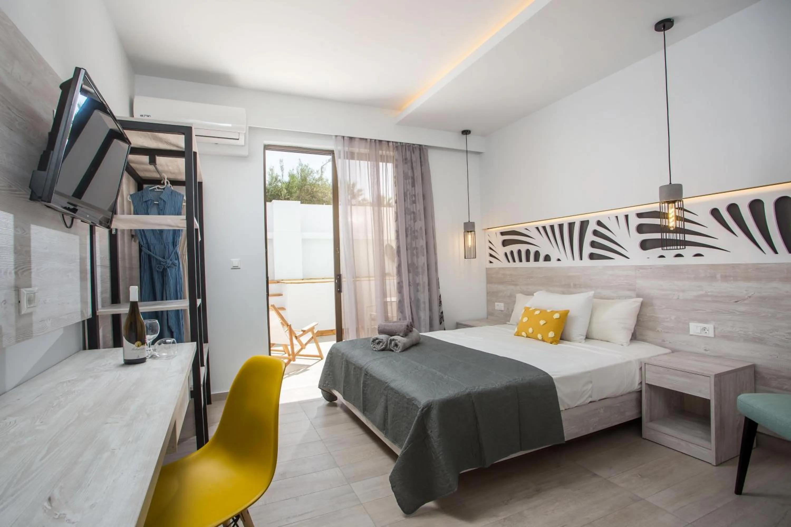 Bedroom, Bed in CasaStavris - Aparts & Pool Suites