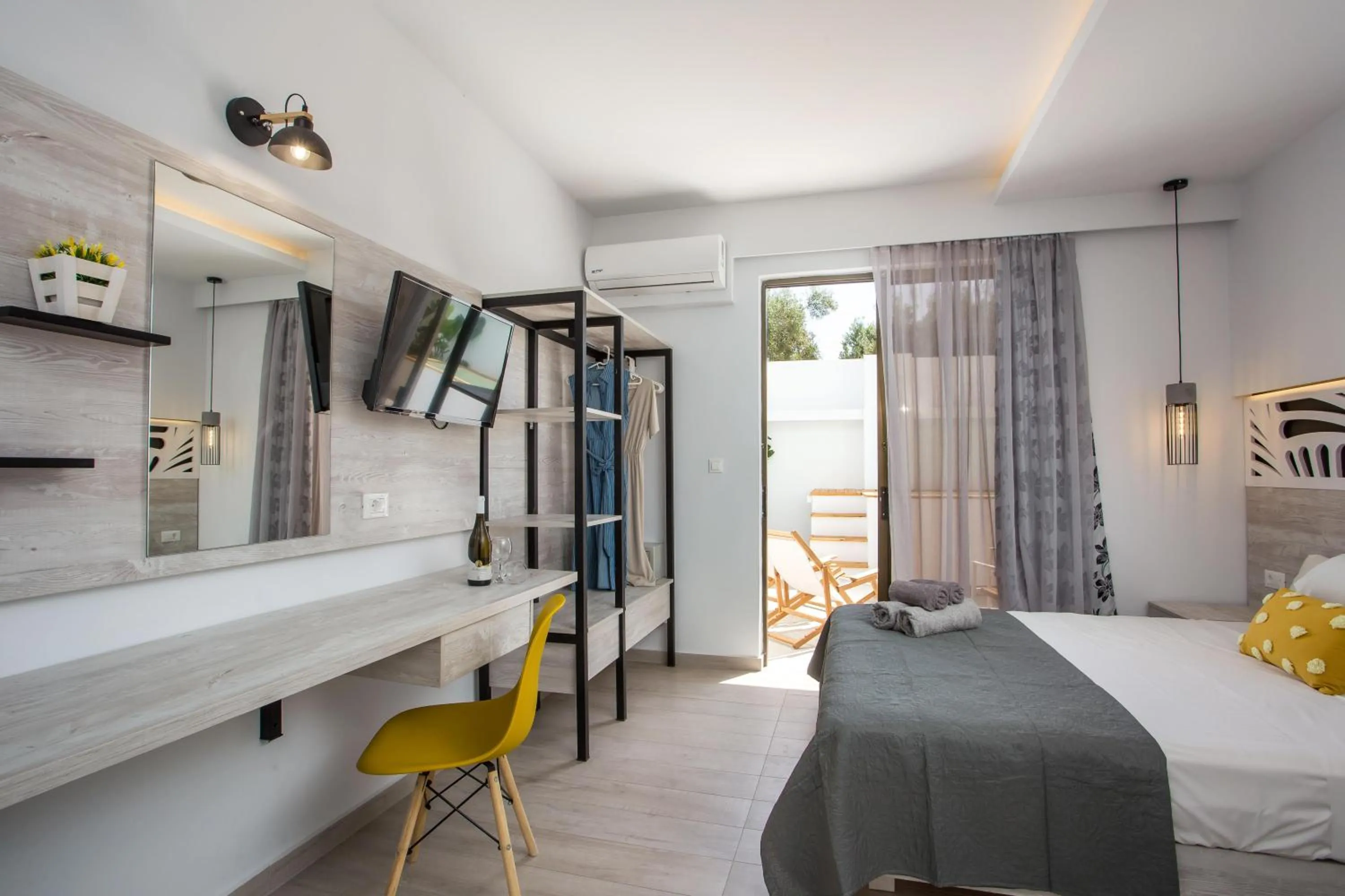 Bedroom, Bed in CasaStavris - Aparts & Pool Suites