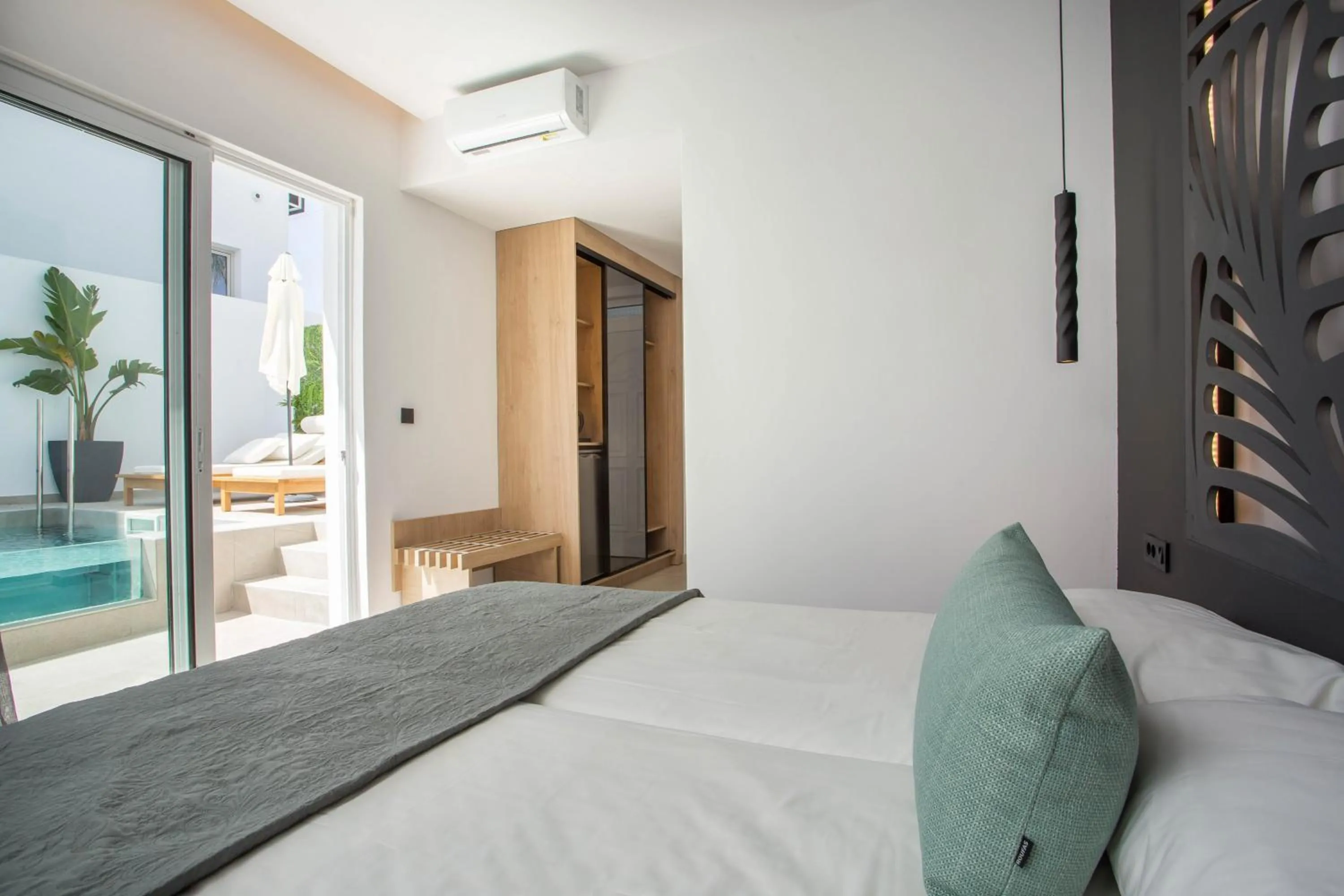 Bedroom, Bed in CasaStavris - Aparts & Pool Suites