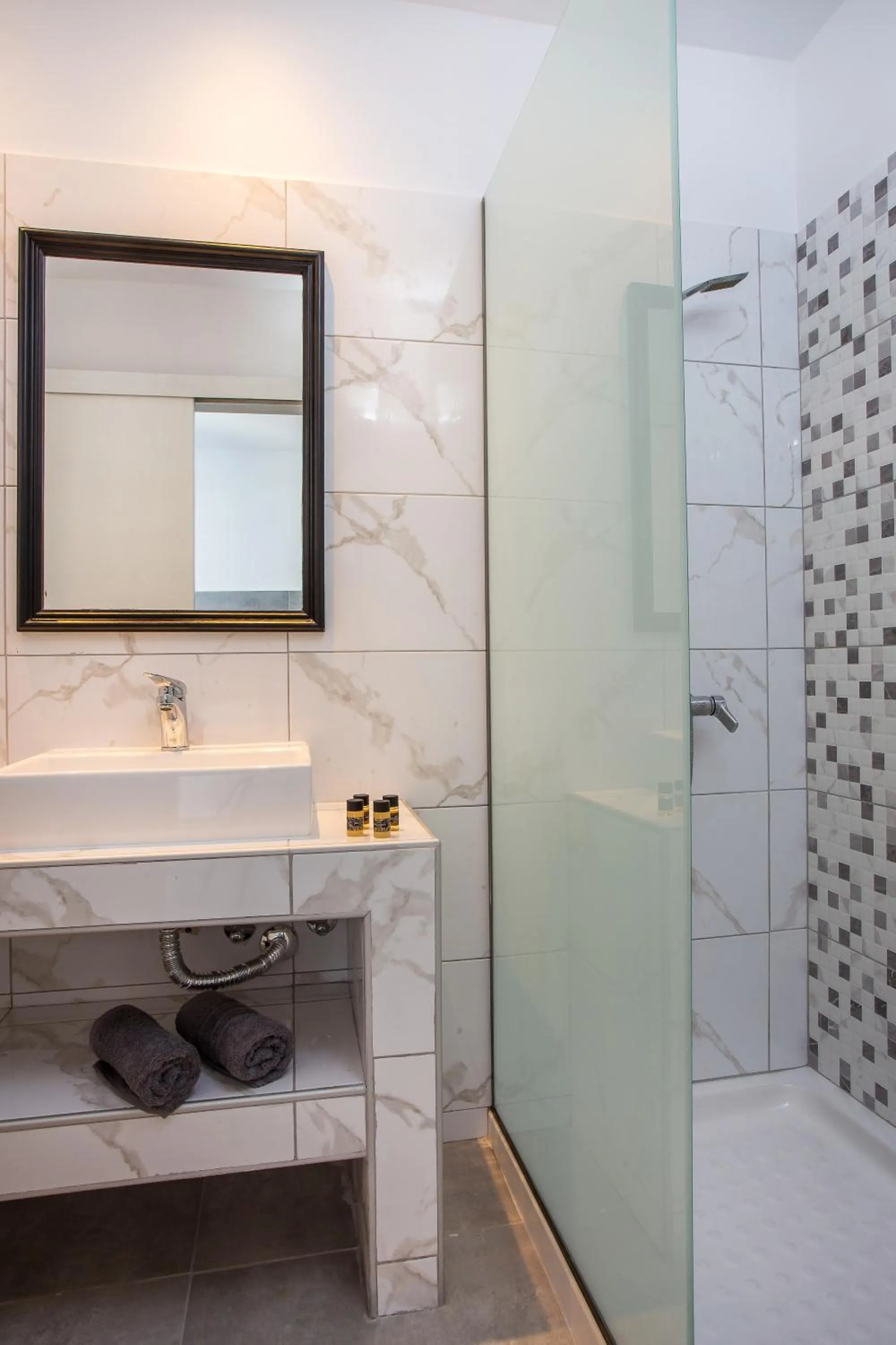 Shower in CasaStavris - Aparts & Pool Suites