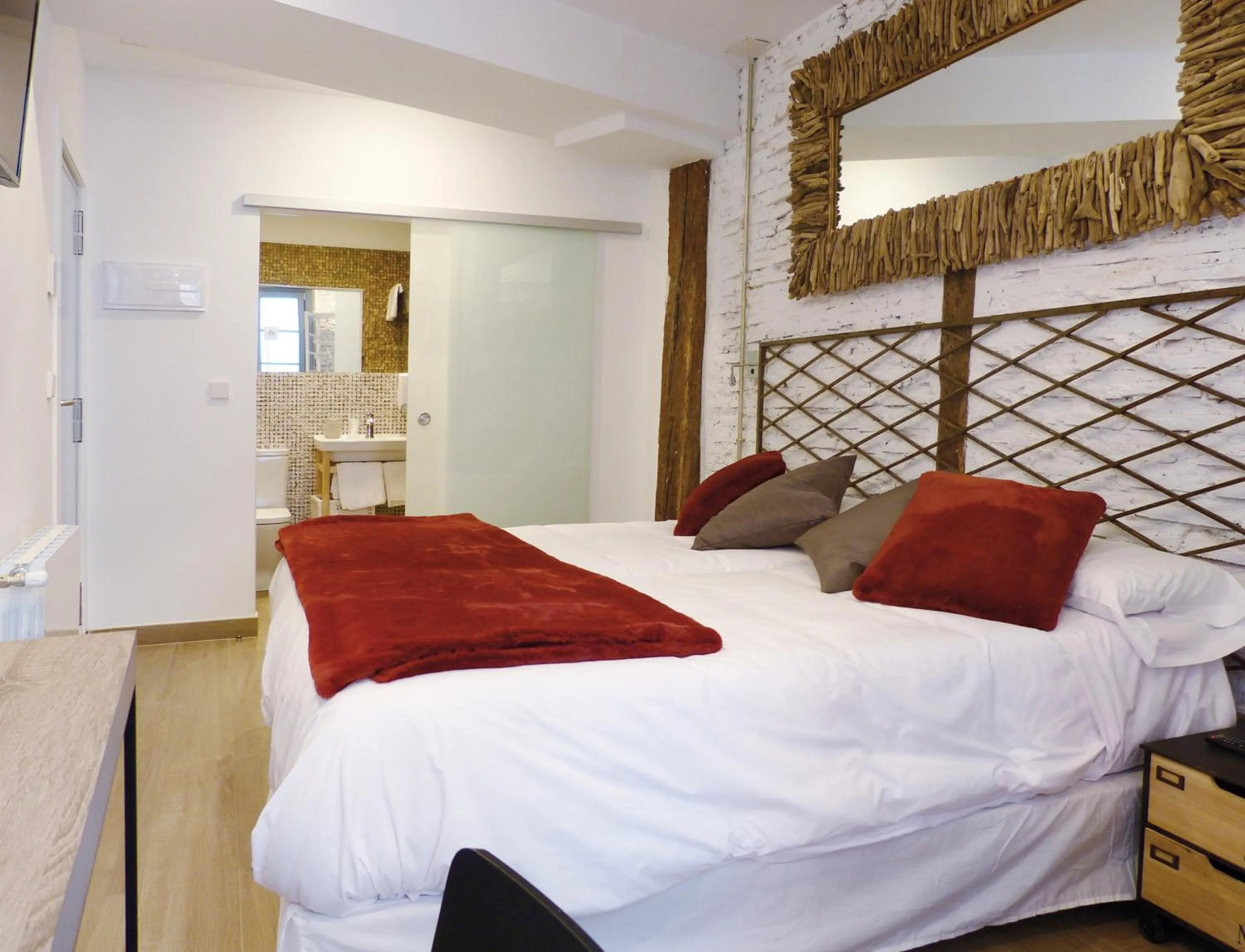 Photo of the whole room, Bed in Pensión Lo Bilbao