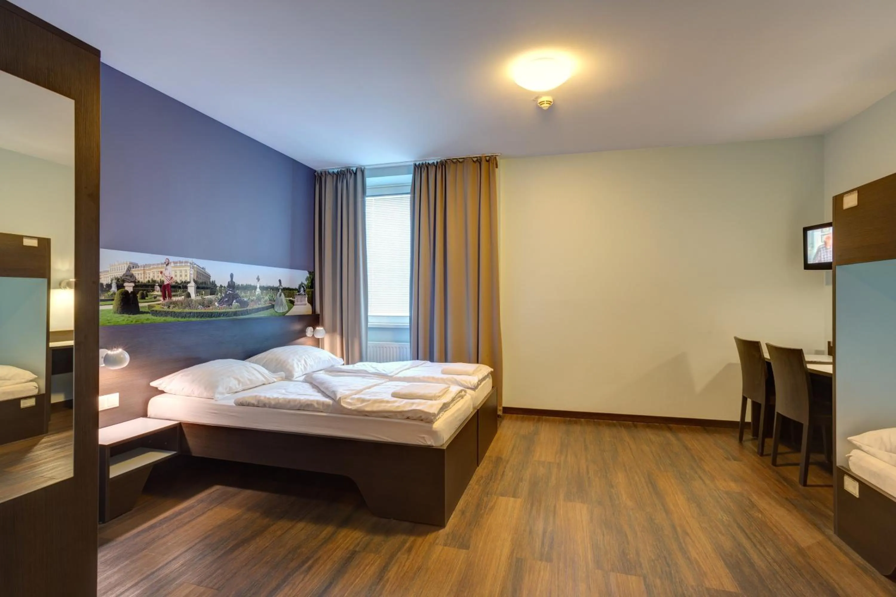 Photo of the whole room, Bed in MEININGER Hotel Wien Downtown Sissi