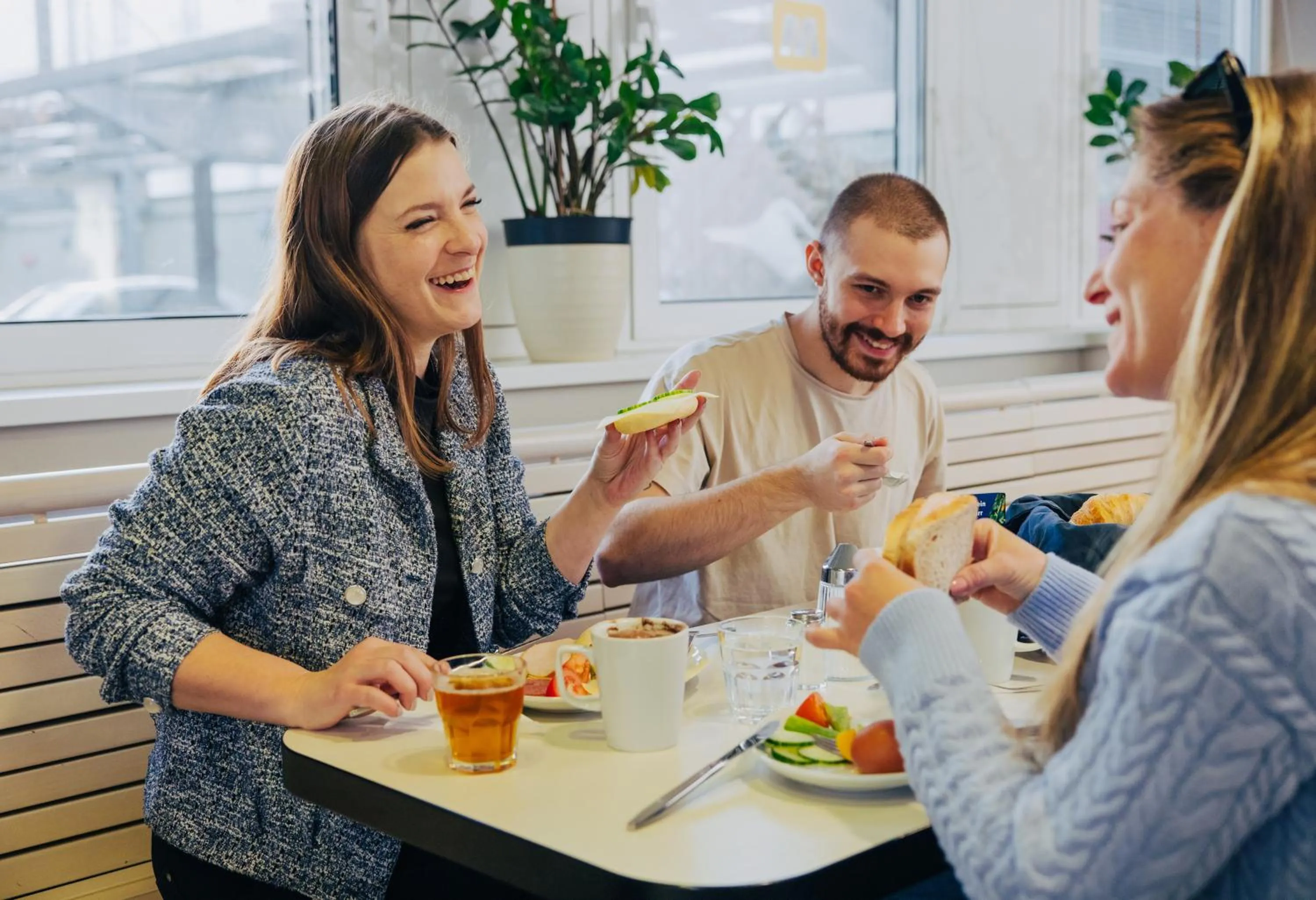 Buffet breakfast in MEININGER Hotel Wien Downtown Sissi