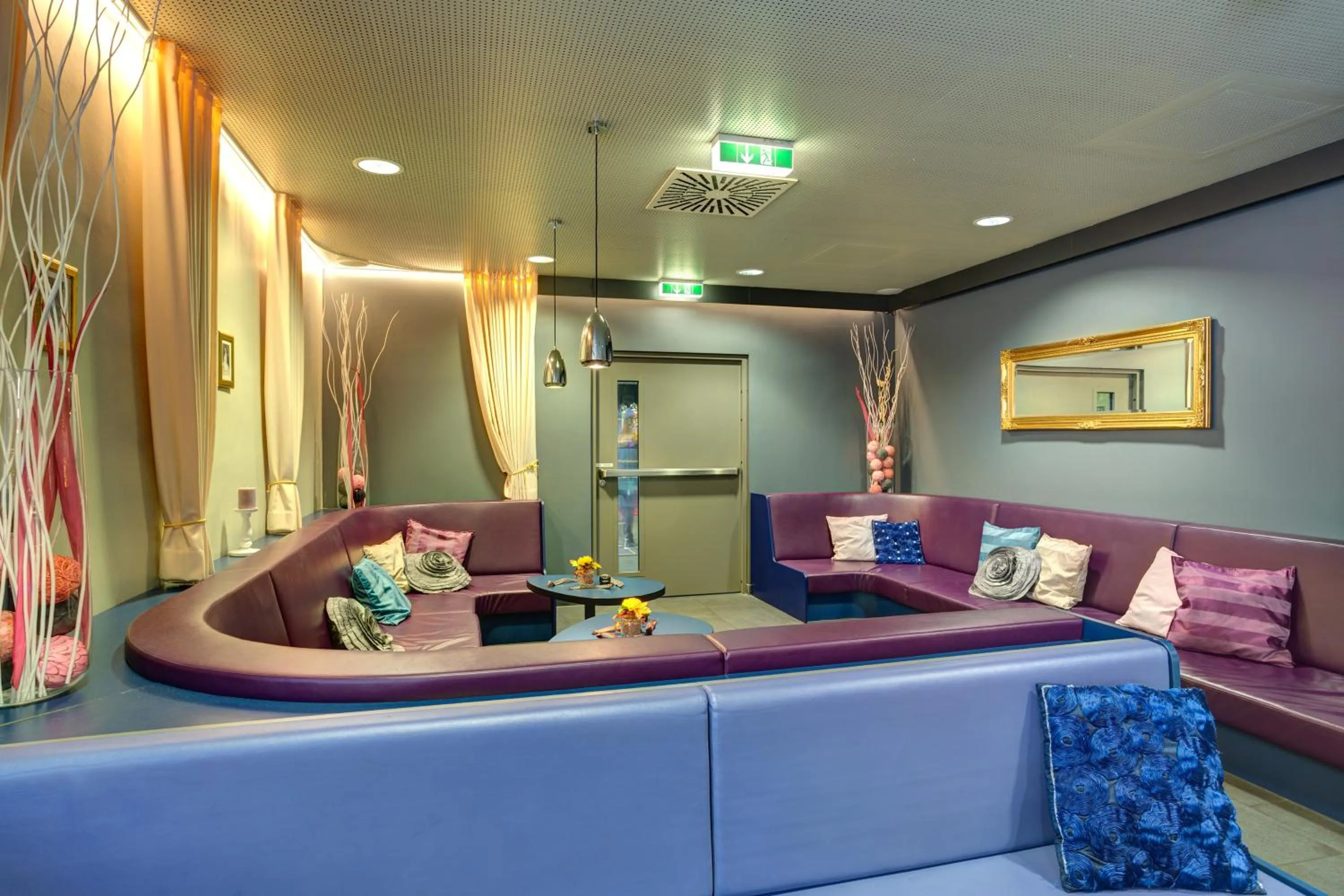 Lounge or bar in MEININGER Hotel Wien Downtown Sissi