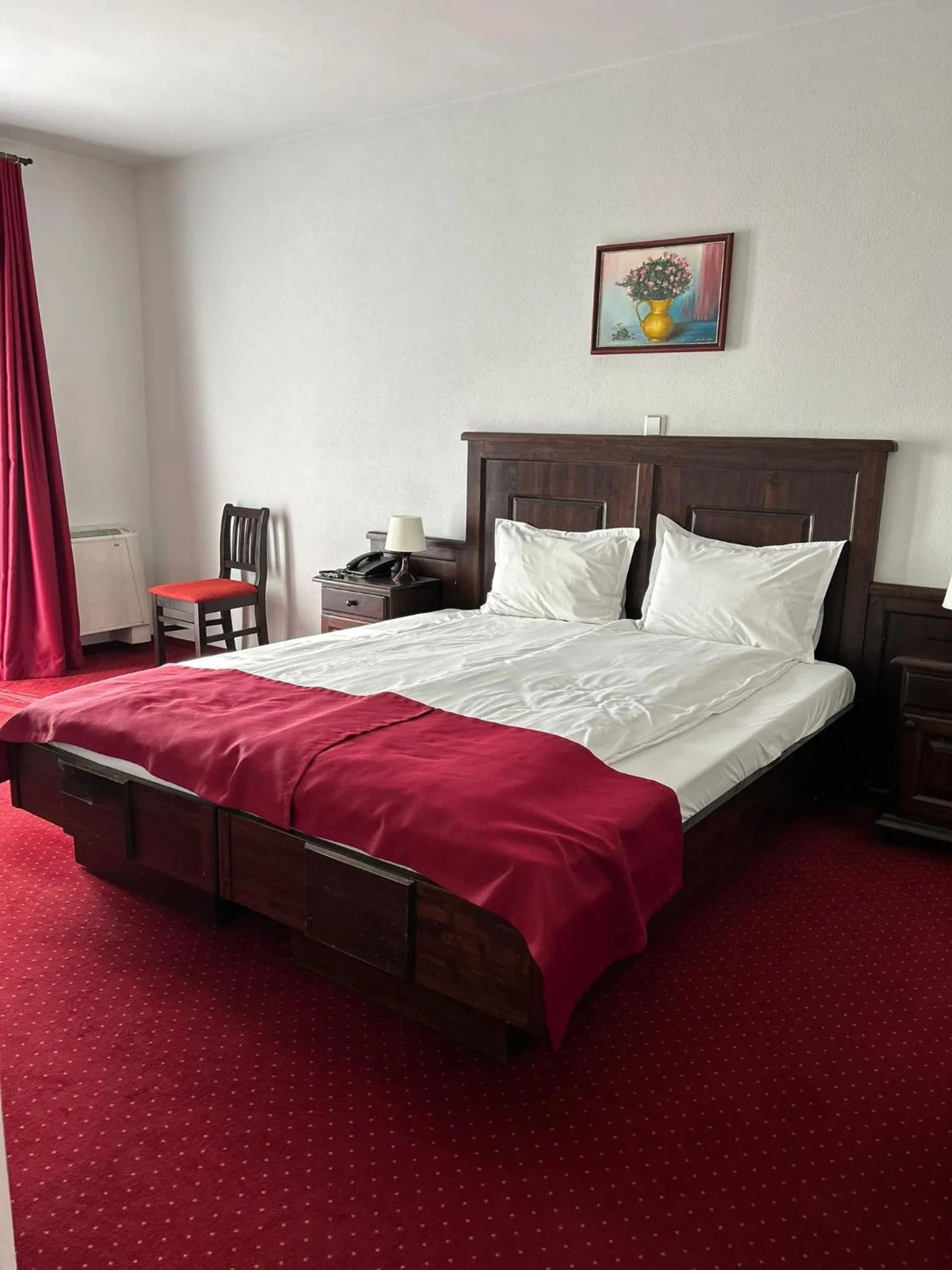 Photo of the whole room, Bed in Hotel Clasic