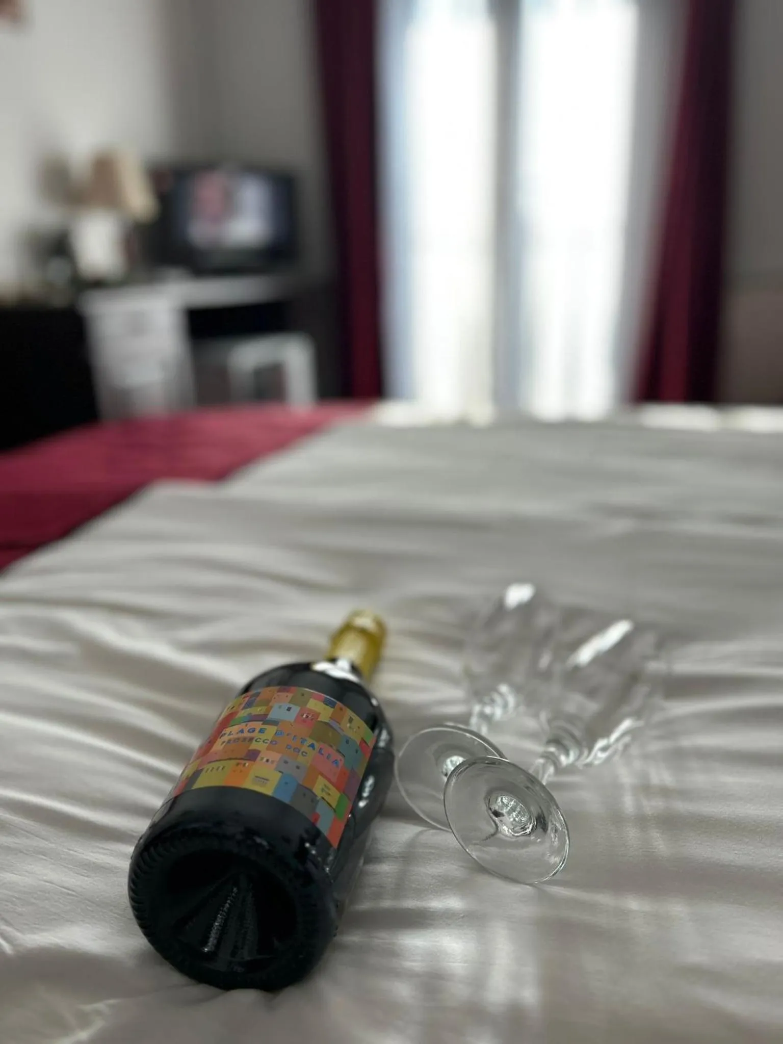 Food and drinks, Bed in Hotel Clasic