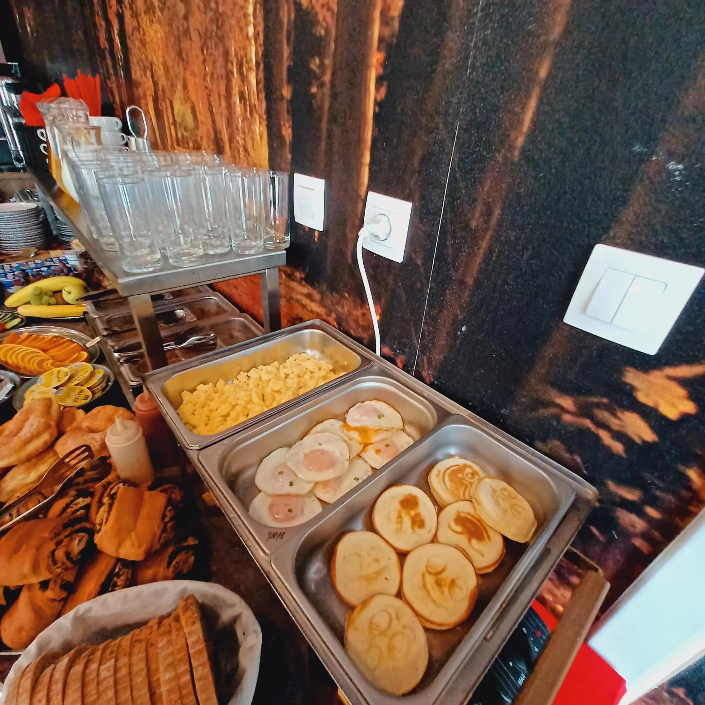 Buffet breakfast in Revelton Studios Františkovy Lázně