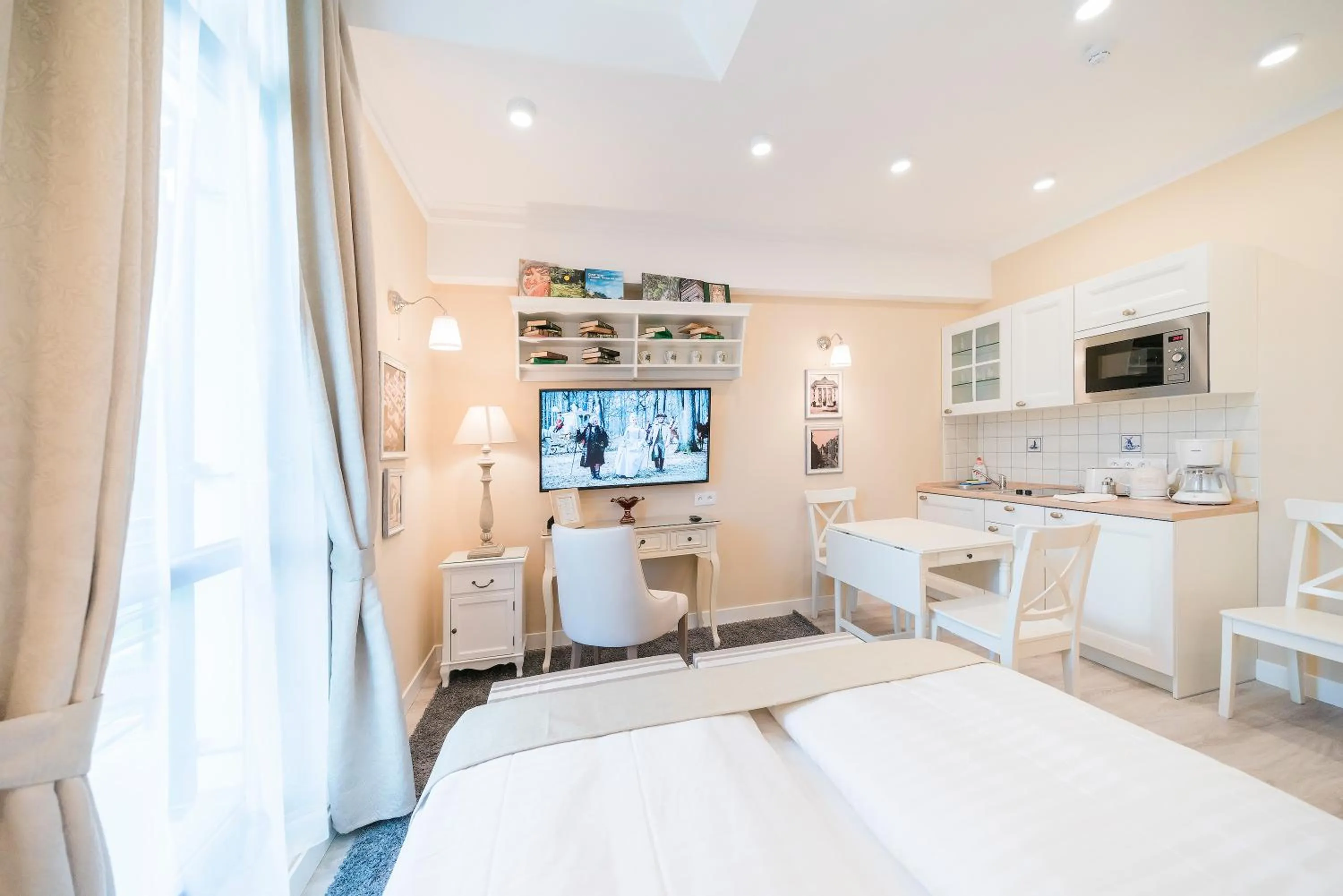 Kitchen or kitchenette, Bed in Revelton Studios Františkovy Lázně