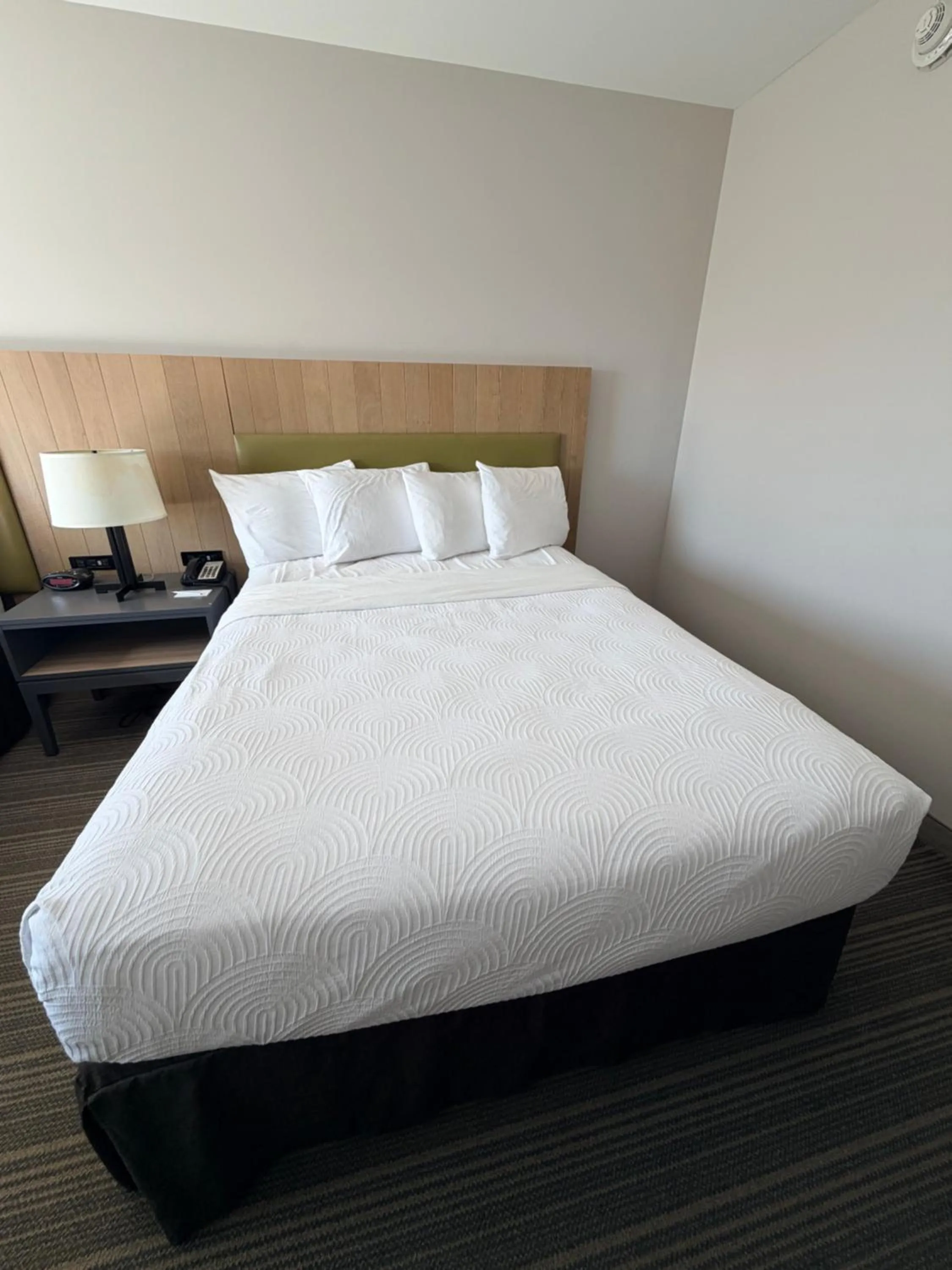 Bed in Country Inn & Suites by Radisson Ocean City