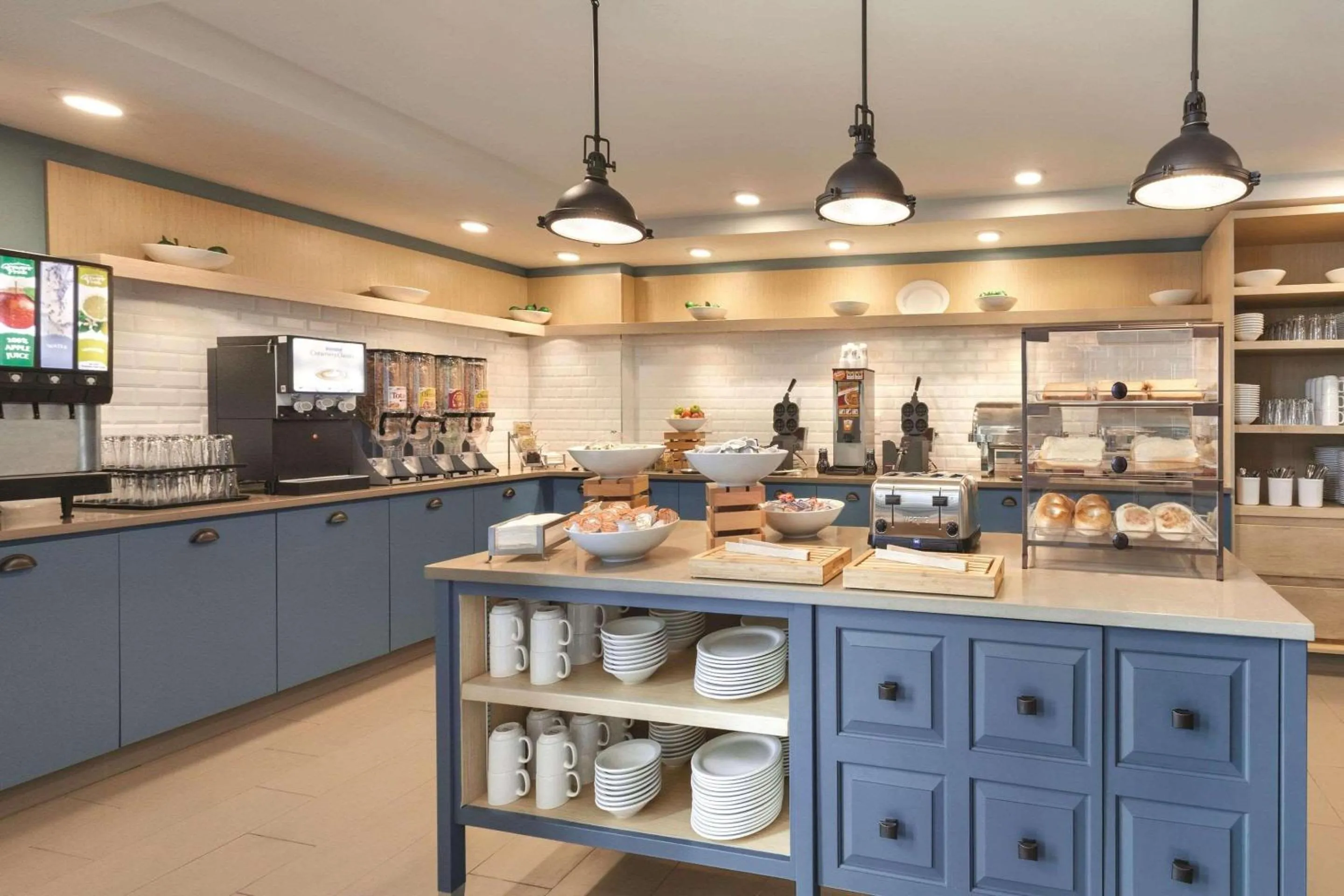 Breakfast in Country Inn & Suites by Radisson Ocean City