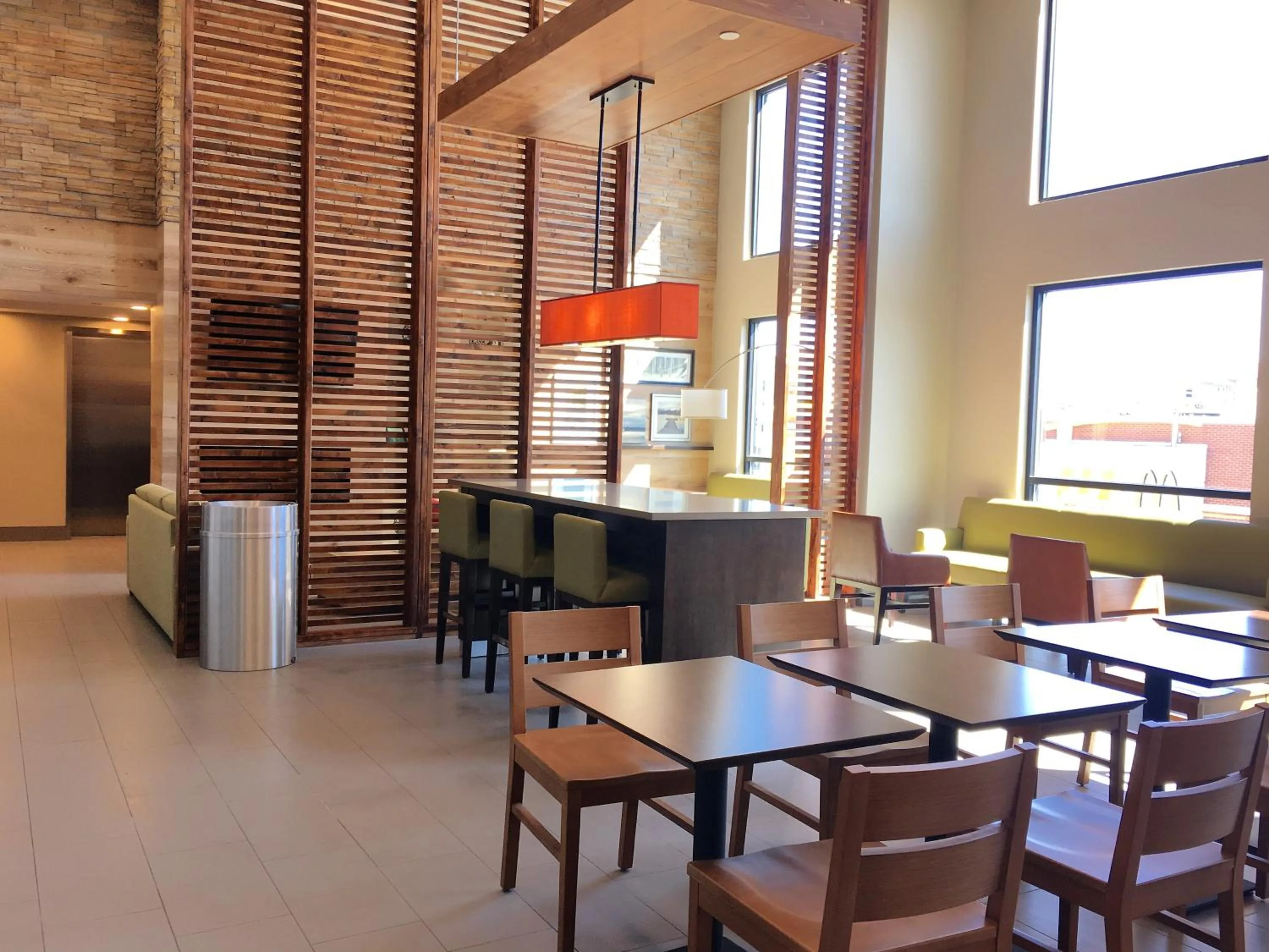 Communal lounge/ TV room in Country Inn & Suites by Radisson Ocean City