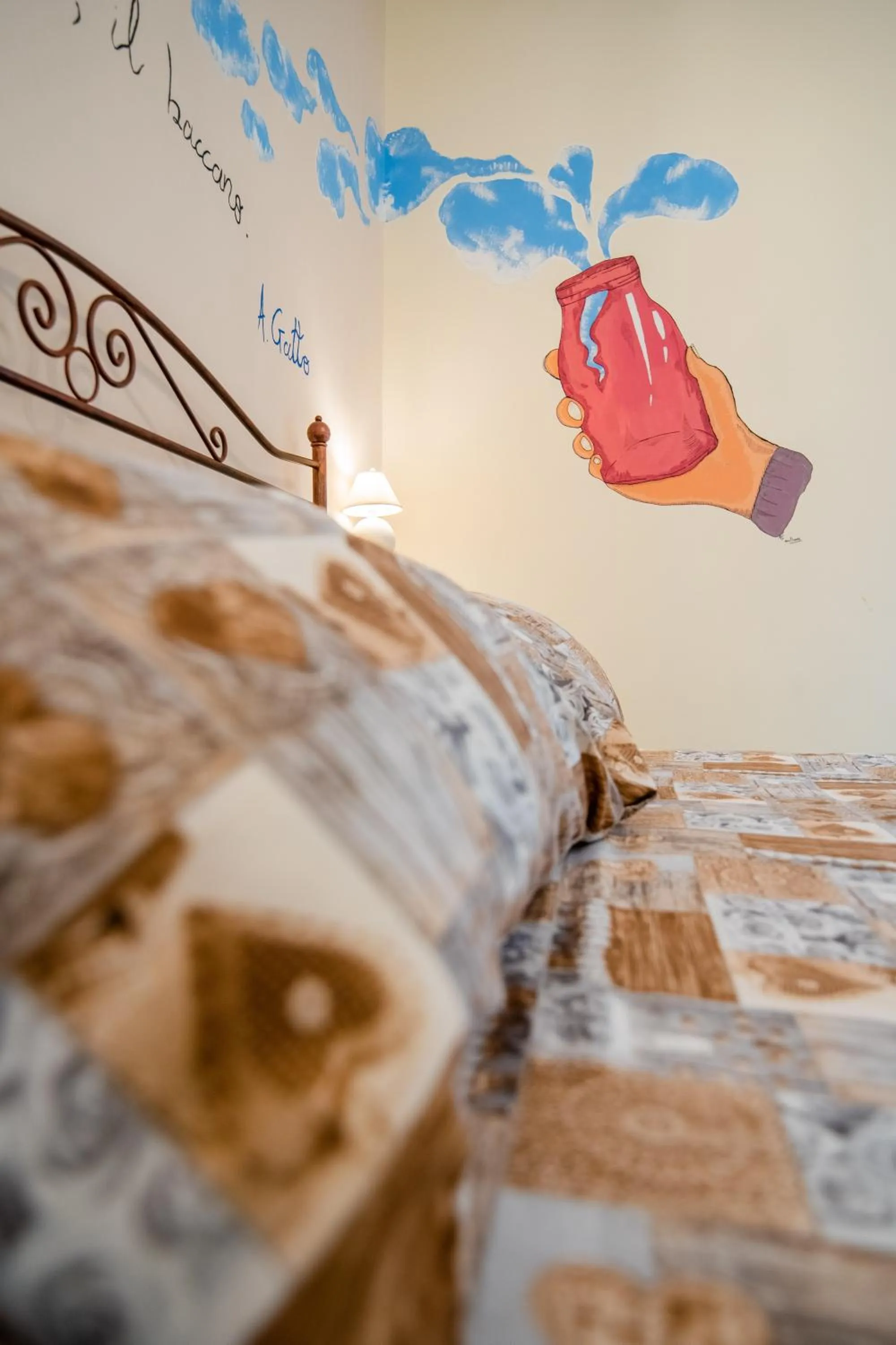 Decorative detail, Bed in Terre Dipinte