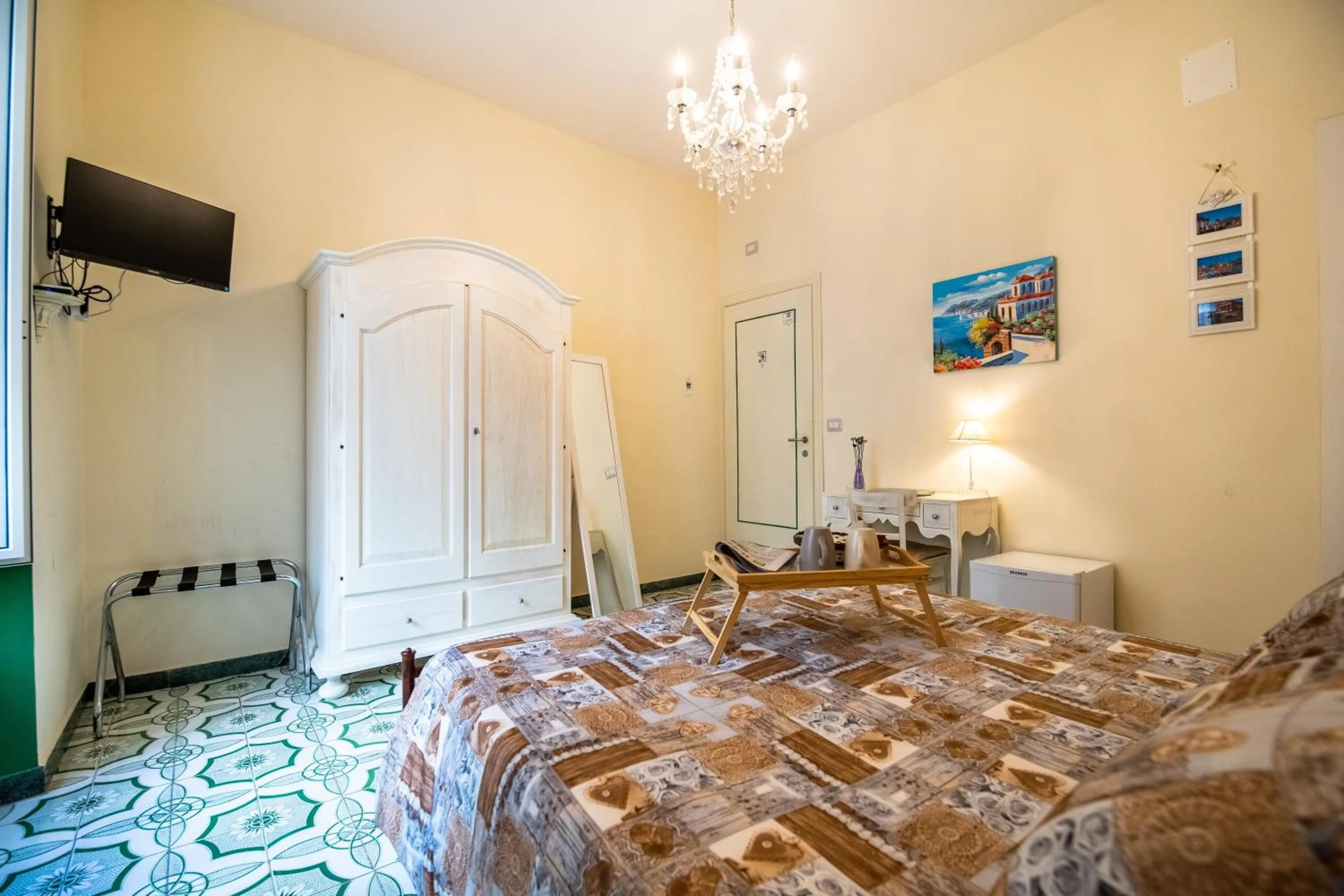 Photo of the whole room, Bed in Terre Dipinte