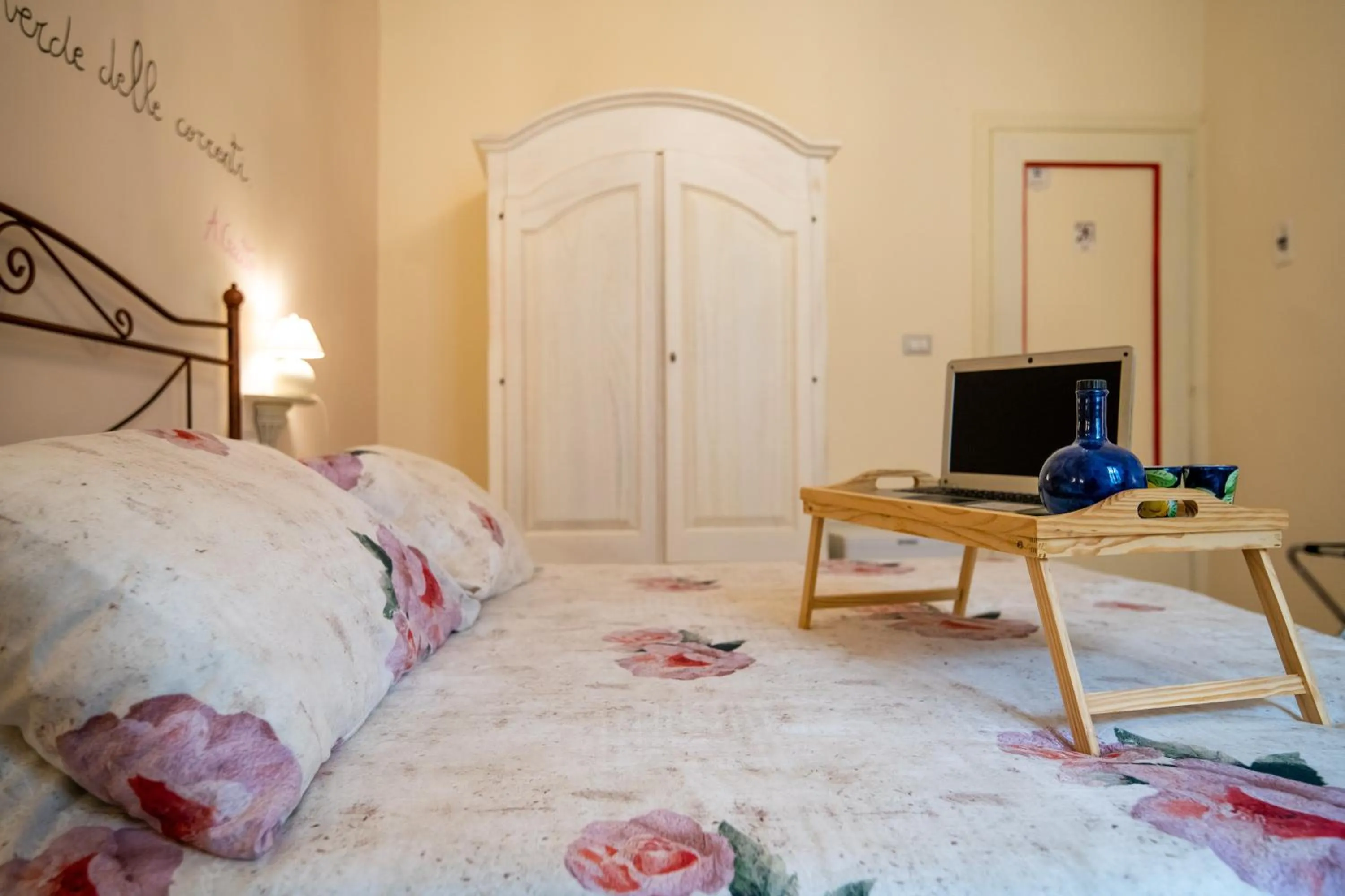 Photo of the whole room, Bed in Terre Dipinte